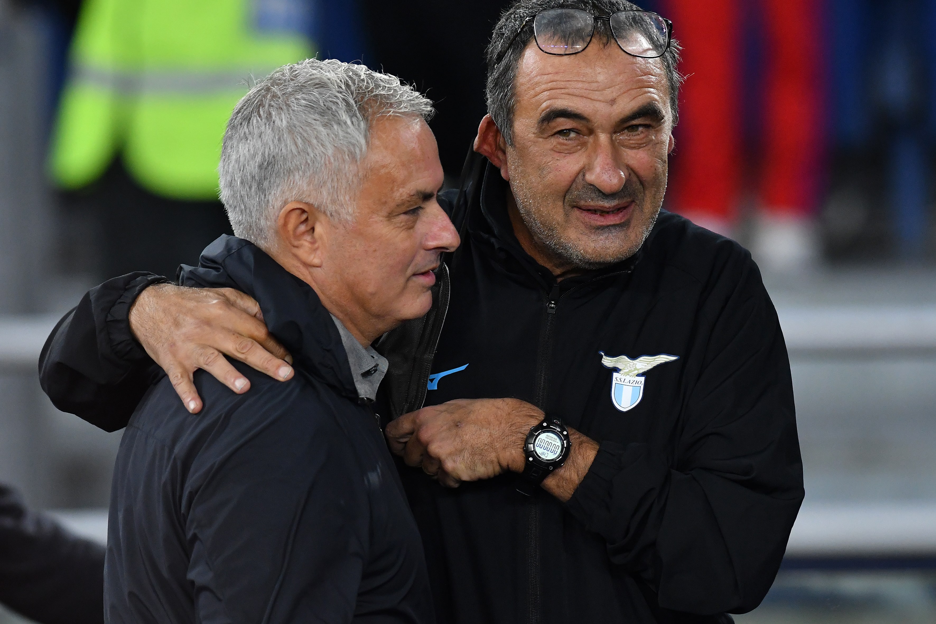 Como todo bom Lazio x Roma, o de domingo come&ccedil;ou antes e com duelo falastr&atilde;o entre Sarri e Mourinho