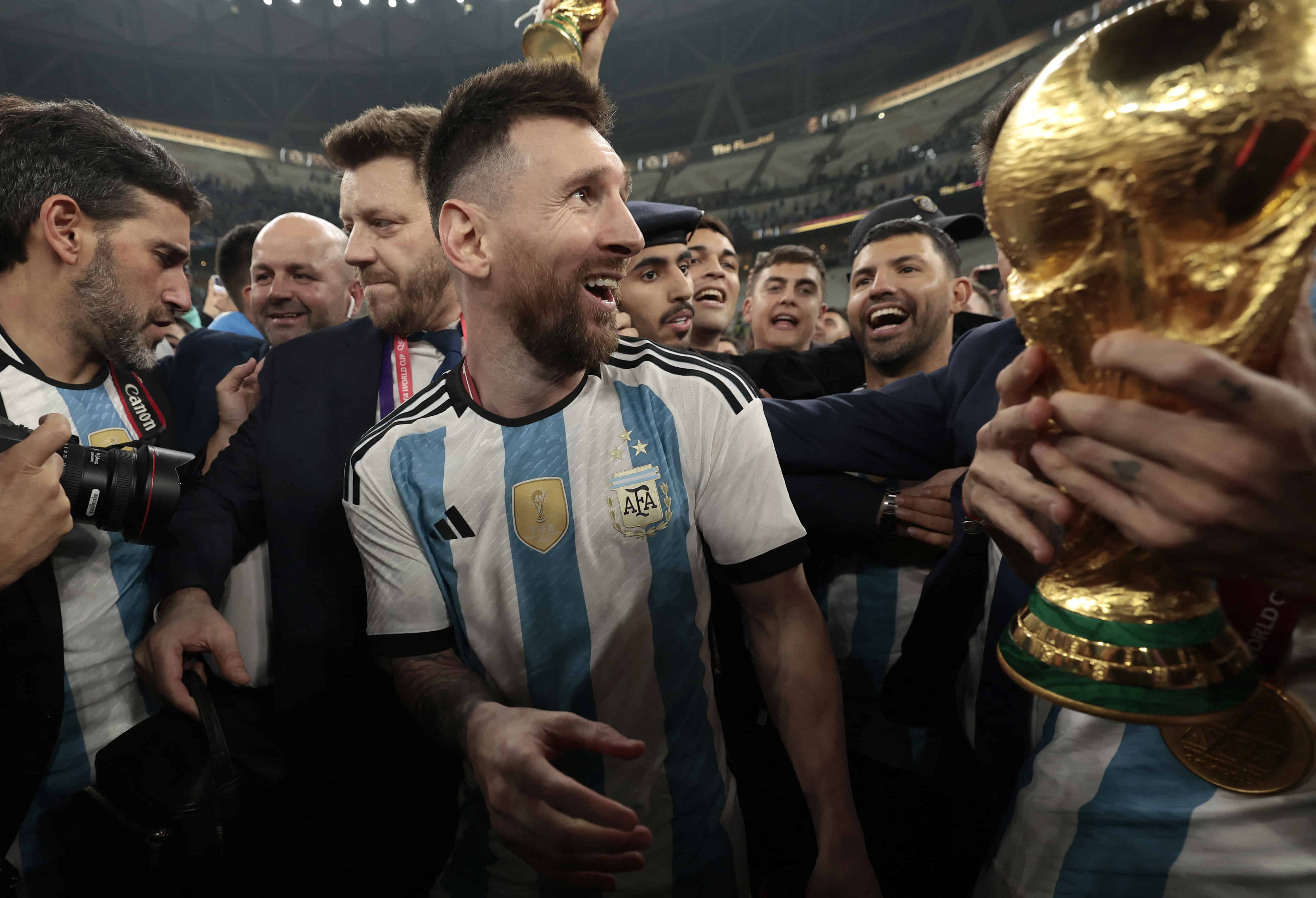 Leil&atilde;o de camisas de Messi pode desbancar recorde milion&aacute;rio de Michael Jordan