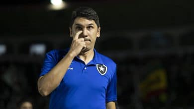 Lucio Flavio admite novo cen&aacute;rio para o Botafogo no Brasileir&atilde;o, mas prega confian&ccedil;a no t&iacute;tulo