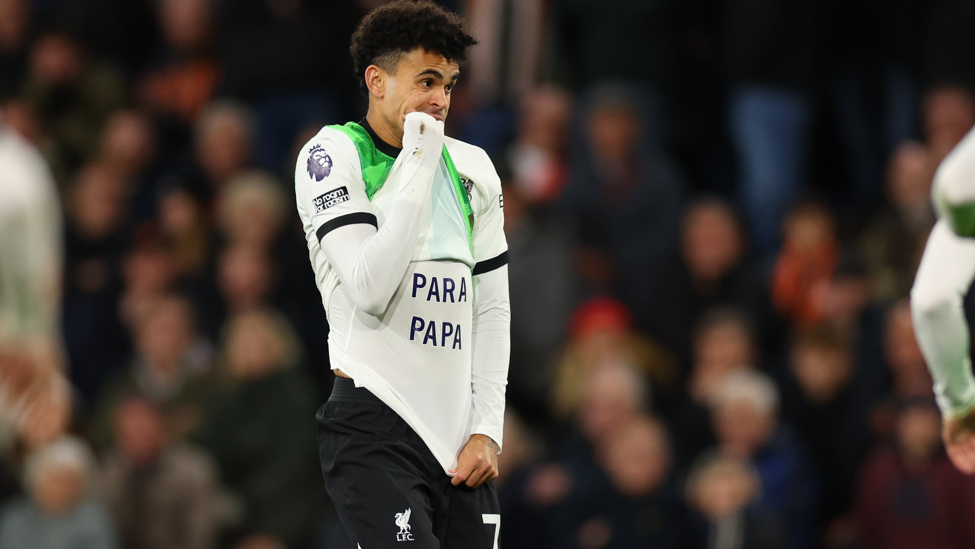 D&iacute;az saiu do banco para arrancar o empate apenas uma semana depois do sequestro do seus pais