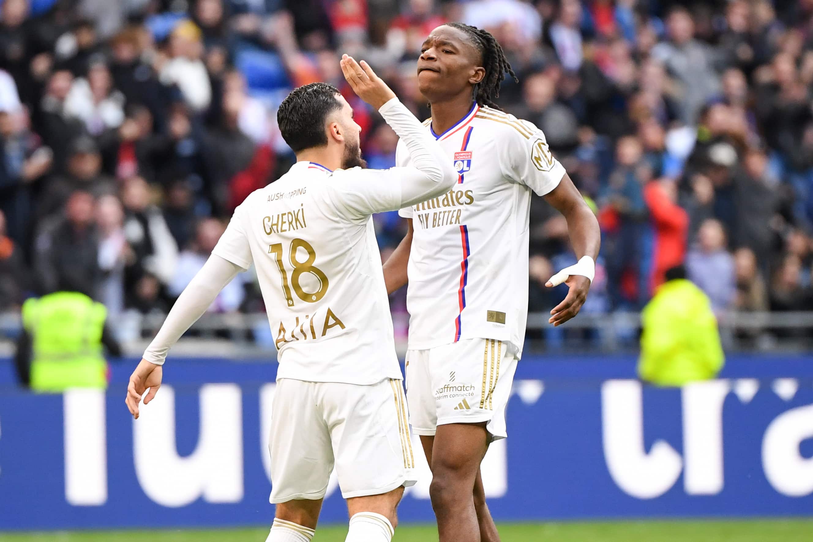 Em crise profunda, Lyon busca empate com Metz, mas permanece na lanterna da Ligue 1