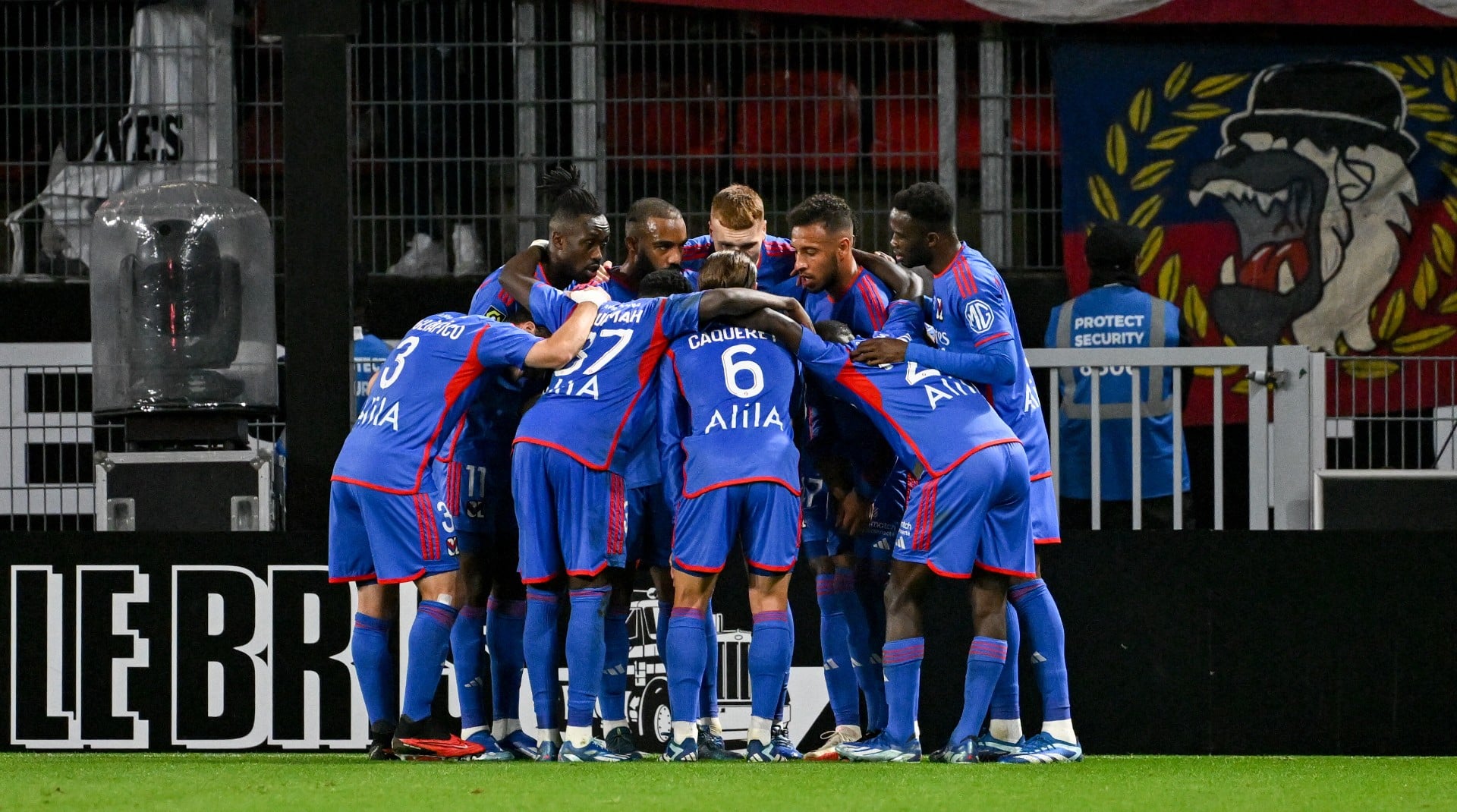O milagre finalmente ocorreu: no 11&deg; jogo, o Lyon venceu a primeira pela Ligue 1
