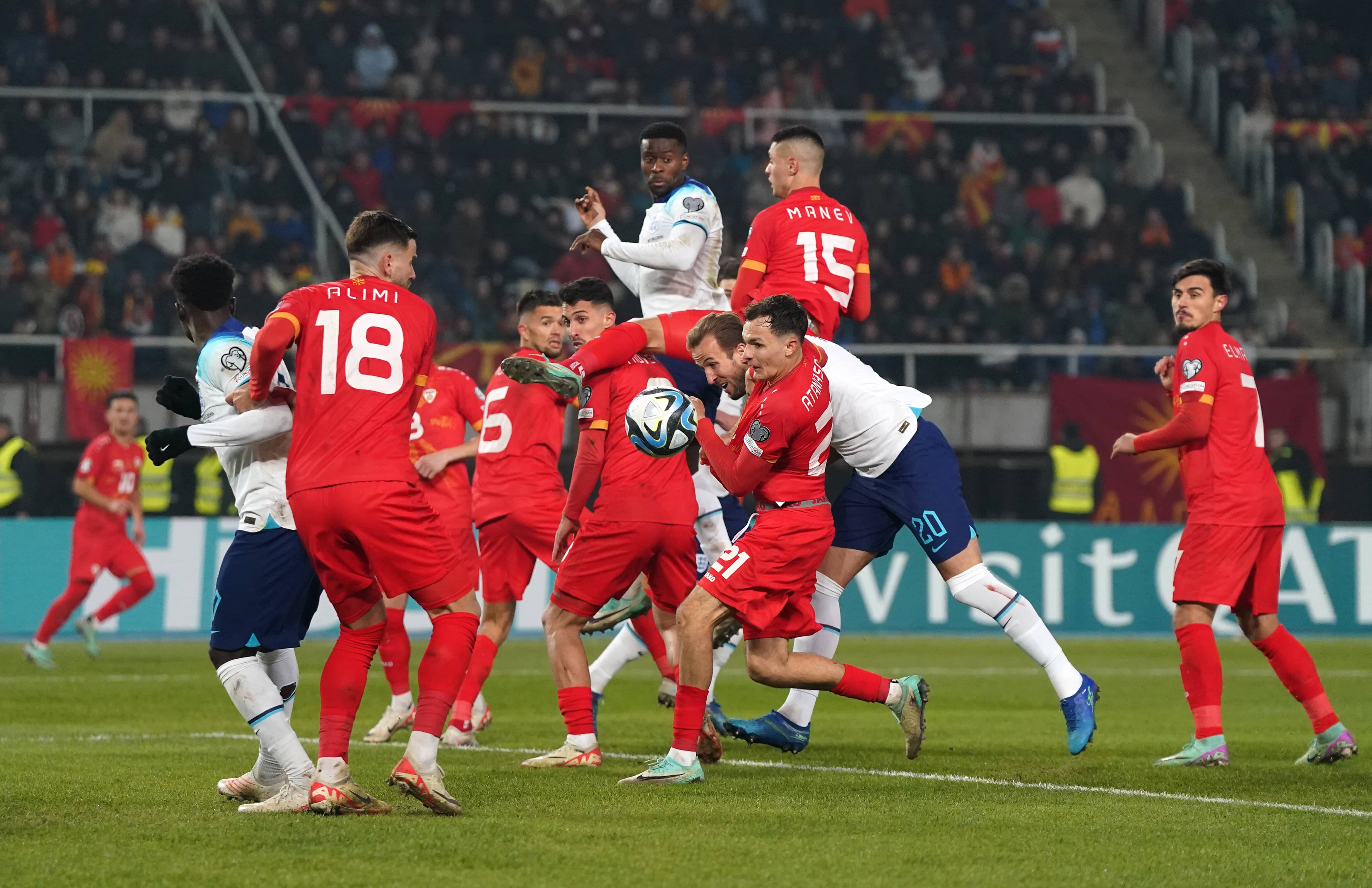 Garantida na Eurocopa, Inglaterra joga mal e s&oacute; empata com a eliminada Maced&ocirc;nia do Norte