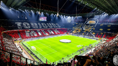 A torcida do Milan evocou Neo, de Matrix, para uma resposta genial ao mosaico do PSG