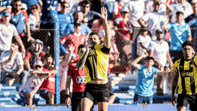 O Nacional x Pe&ntilde;arol teve tantos gols quanto expuls&otilde;es, num 2&times;2 que complicou Recoba