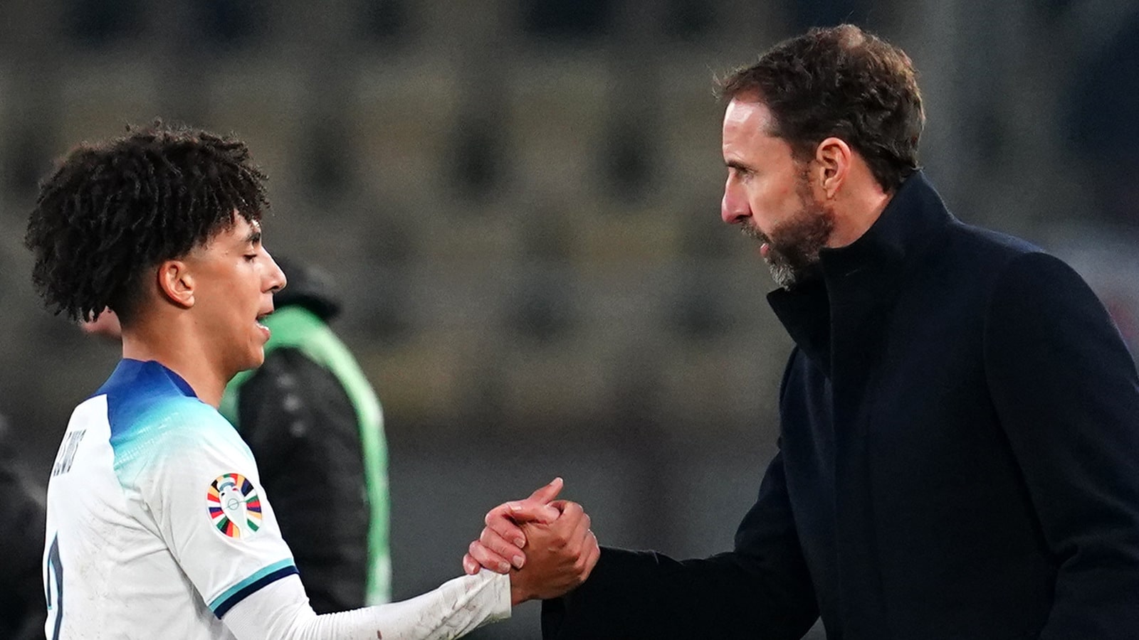 Lewis estreou pela Inglaterra com p&ecirc;nalti cometido, mas Southgate o defendeu: &lsquo;N&atilde;o cometeu nenhum crime&rsquo;