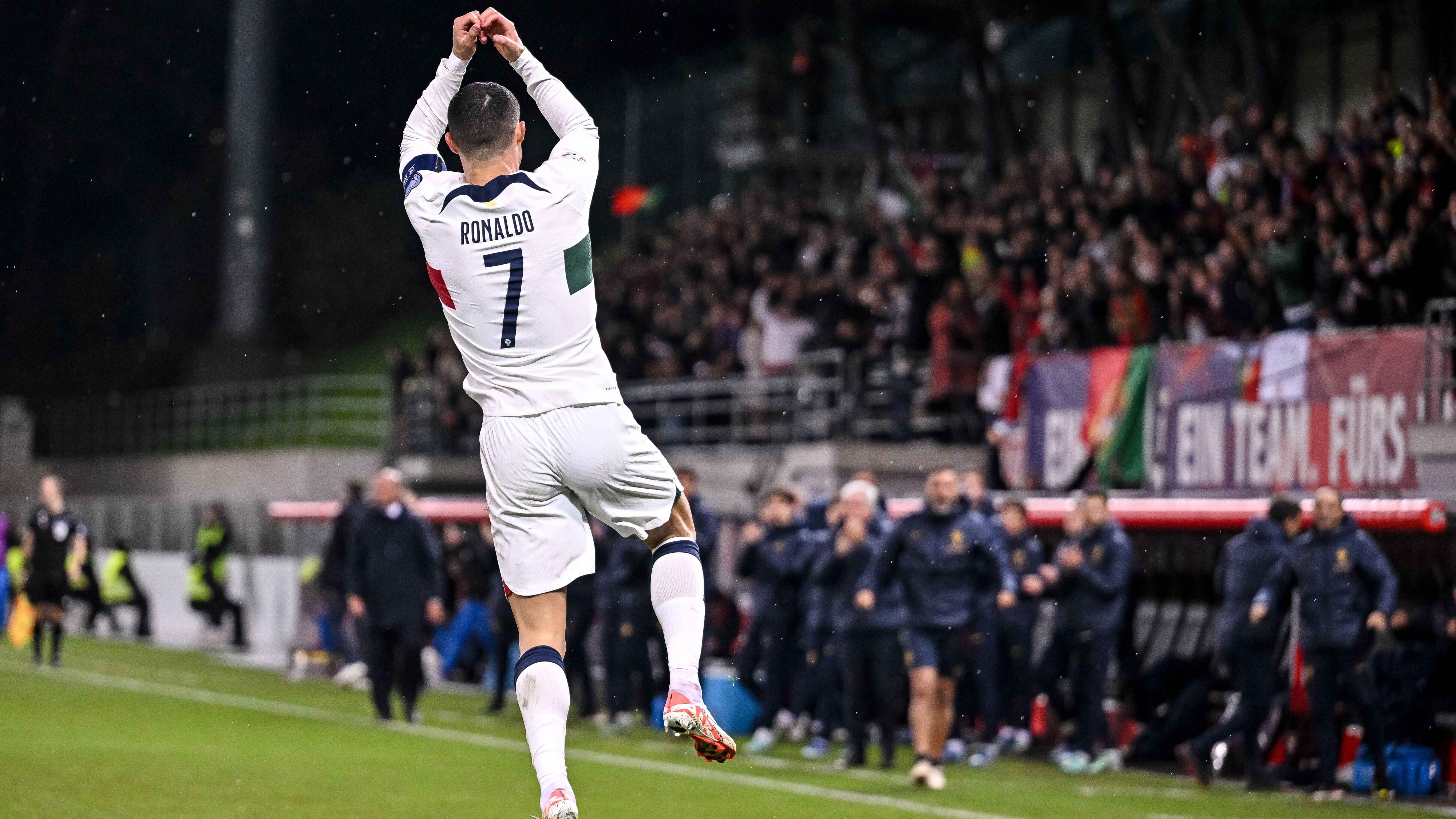 Roberto Mart&iacute;nez armou um Portugal ultra-ofensivo para cumprir tabela contra Liechtenstein