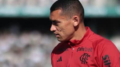 Santos foi jogado para escanteio, n&atilde;o joga pelo Flamengo h&aacute; 6 meses e deve sair em janeiro