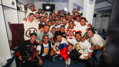 O Universitario foi campe&atilde;o peruano na casa do Alianza e nem o apag&atilde;o impediu a volta ol&iacute;mpica