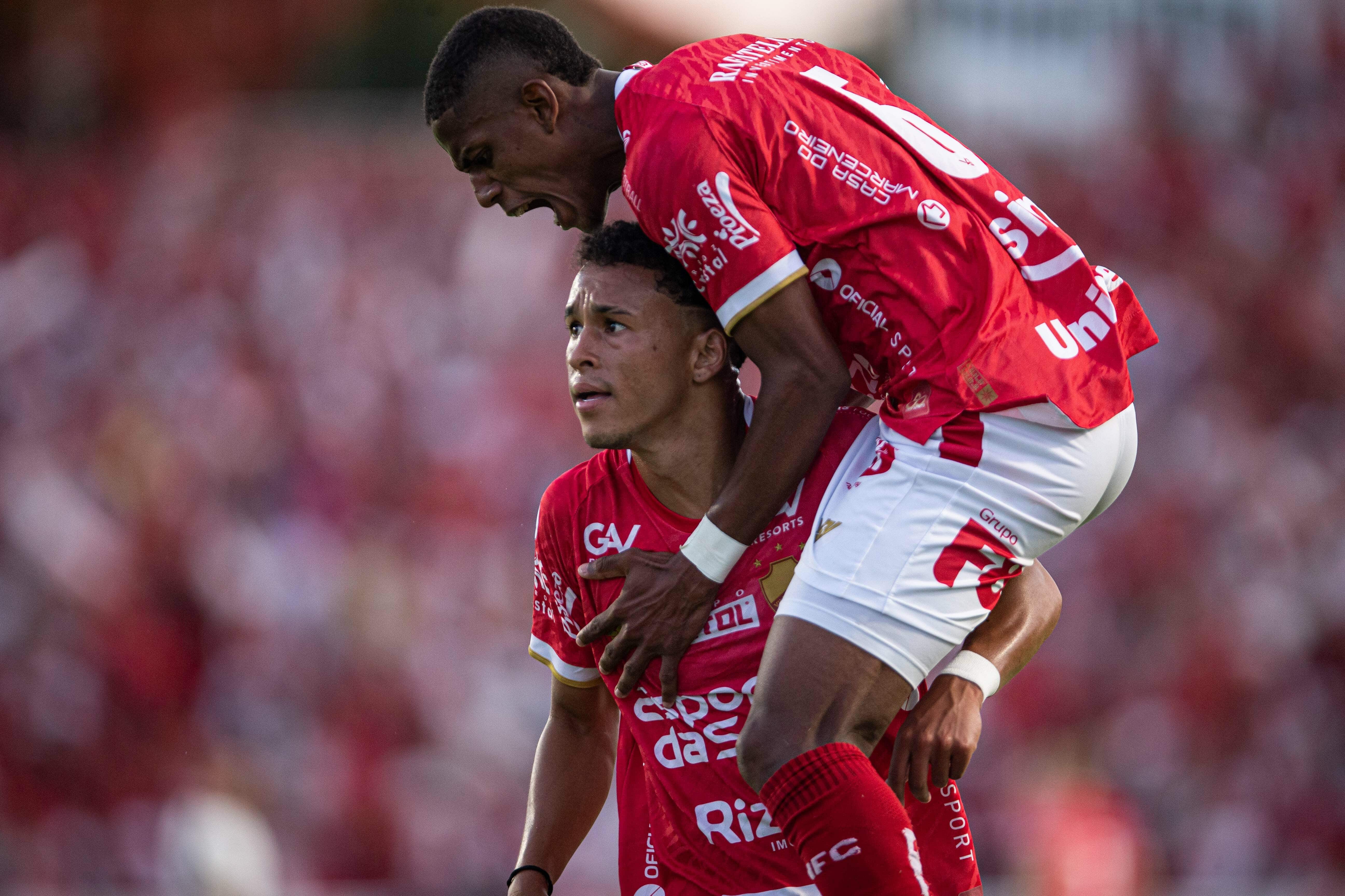 Vila Nova faz segundo tempo de almanaque e s&oacute; depende de si para (enfim) chegar &agrave; S&eacute;rie A