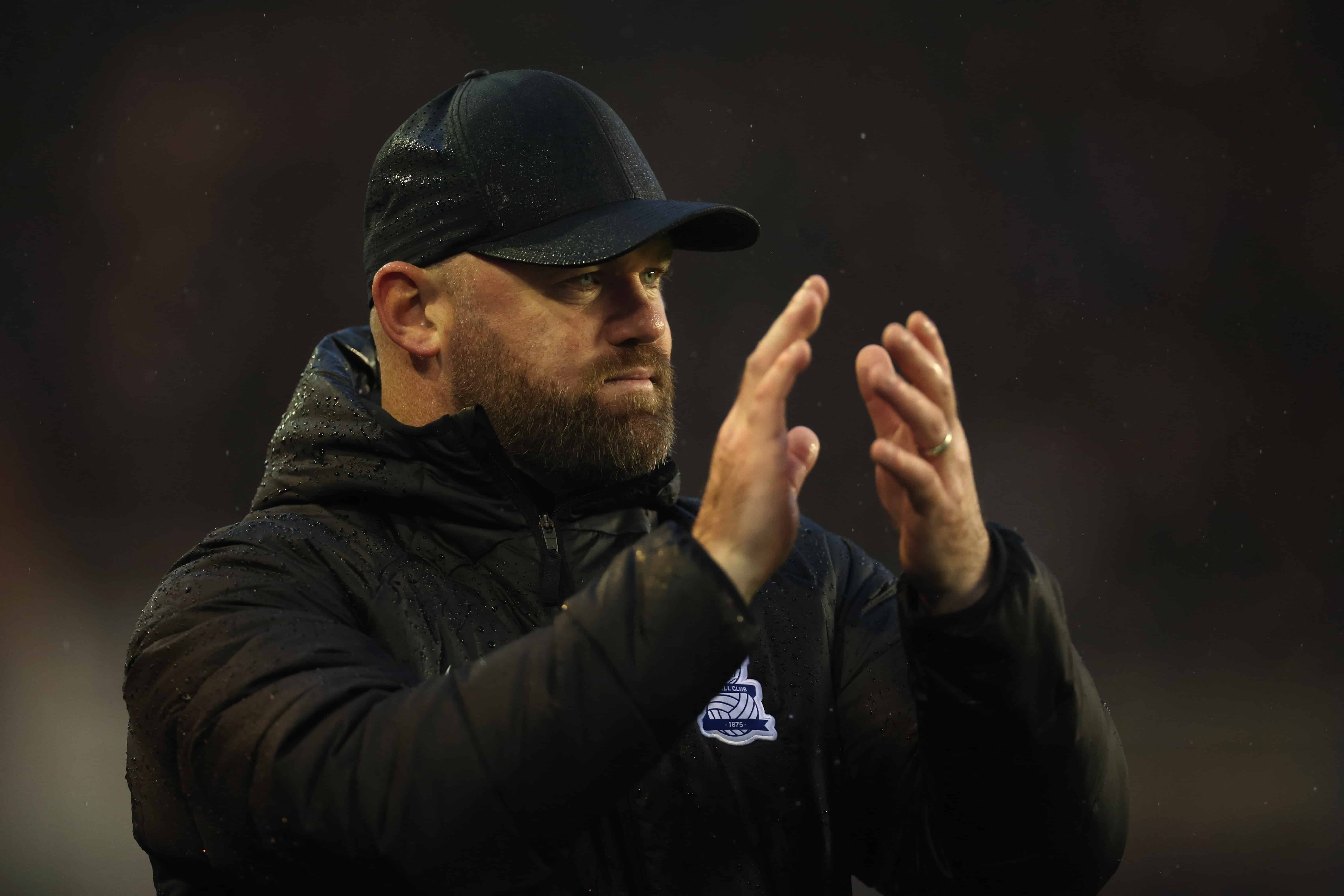 Torcida do Birmingham se volta contra Wayne Rooney, que cobra refor&ccedil;os para fazer melhor trabalho