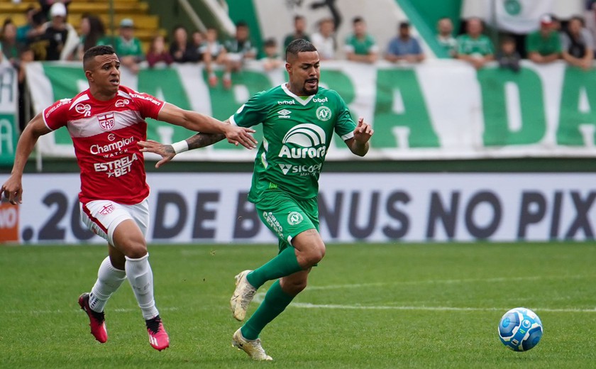 Onde assistir, palpites e escala&ccedil;&otilde;es de CRB x Chapecoense &ndash; S&eacute;rie B &ndash; 07/11/2023