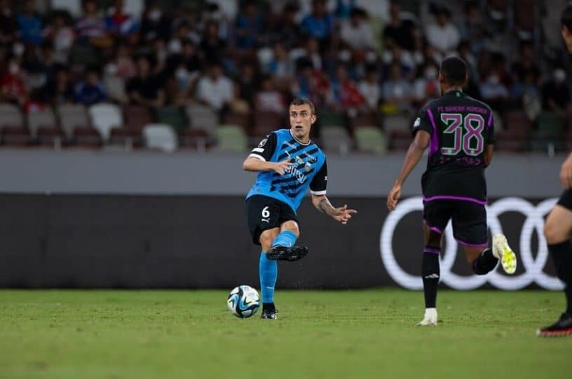 Canhoto e com forte característica de marcação, João Schimidt chega para reforçar o meio-campo do Santos
