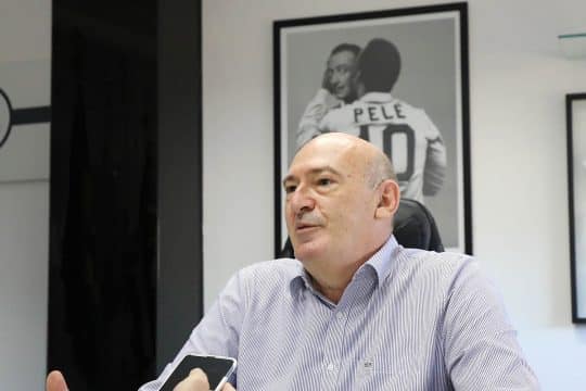 &Agrave; espera de Neymar, Santos costura acordo com Rueda por conta de empr&eacute;stimo milion&aacute;rio