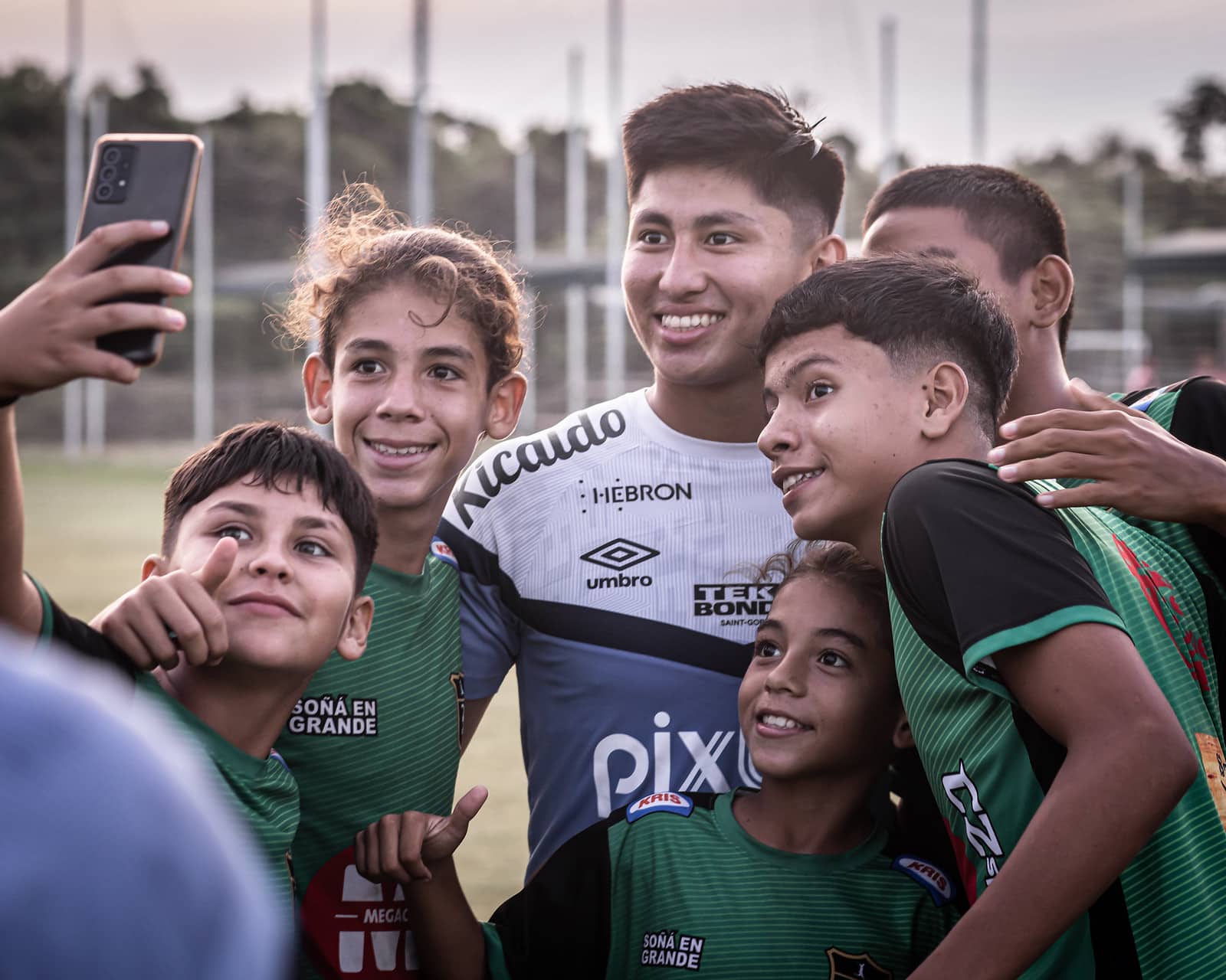 Jogador de sele&ccedil;&atilde;o, Miguelito pode provar na Copinha que merece um lugar no meio-campo do Santos de 2024