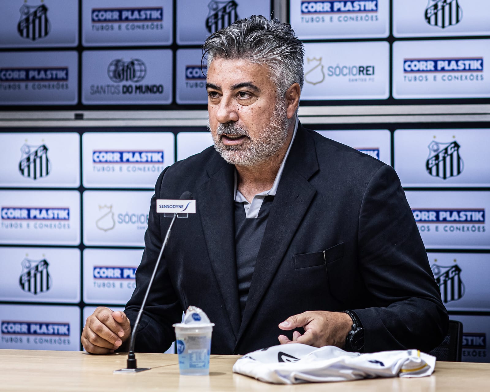 Ap&oacute;s rebaixamento do Santos, Gallo pede desculpas &agrave; torcida e diz estar &lsquo;p&hellip;&rsquo;