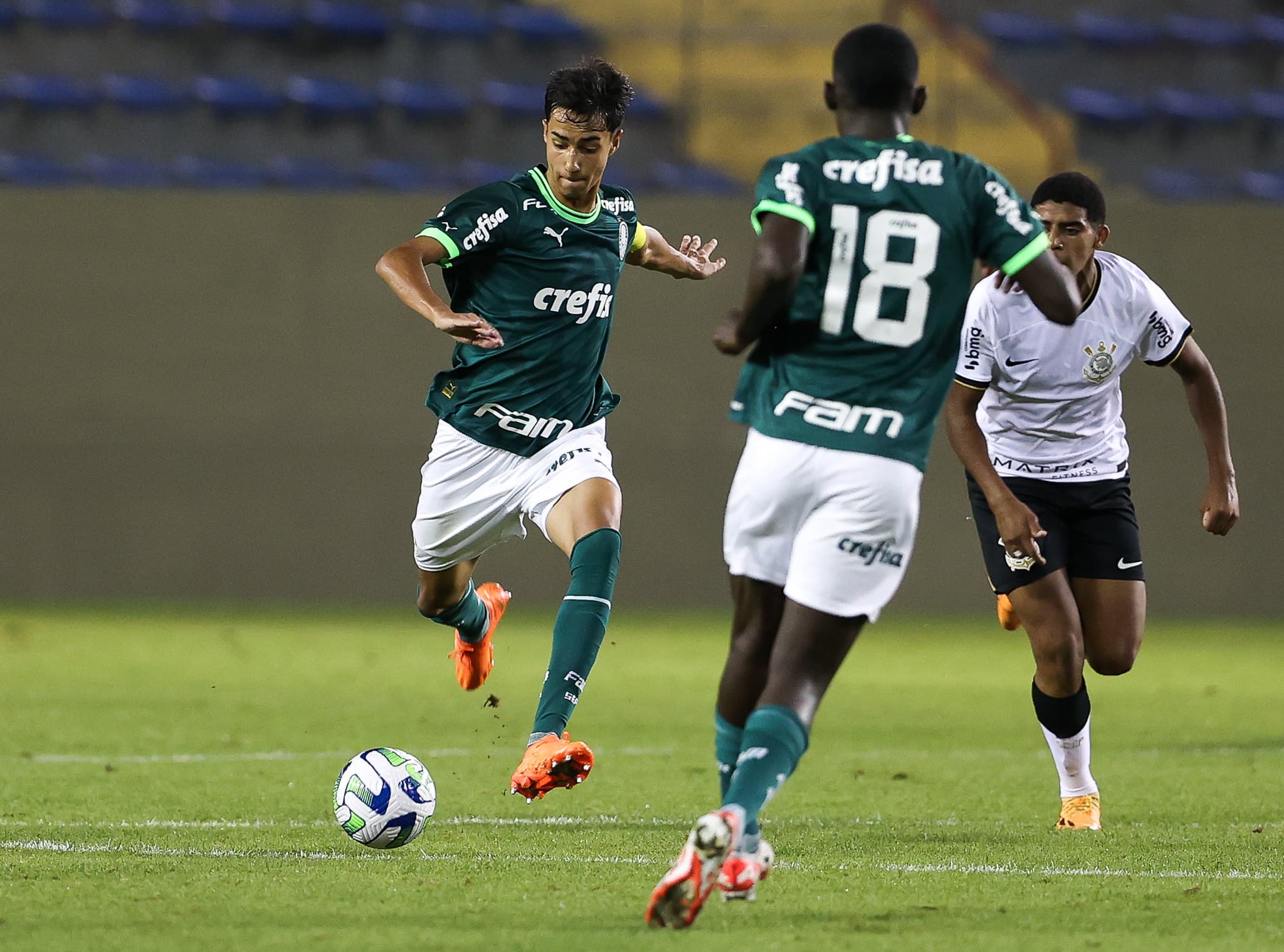 Palmeiras n&atilde;o deve ter principal zagueiro na Copinha, mas vai ter destaques da lateral e sub-17
