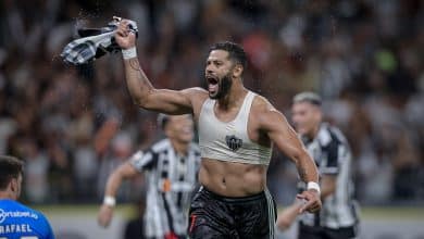Em noite de tens&atilde;o em campo, torcida do Atl&eacute;tico-MG carrega o time rumo &agrave; vit&oacute;ria contra o S&atilde;o Paulo