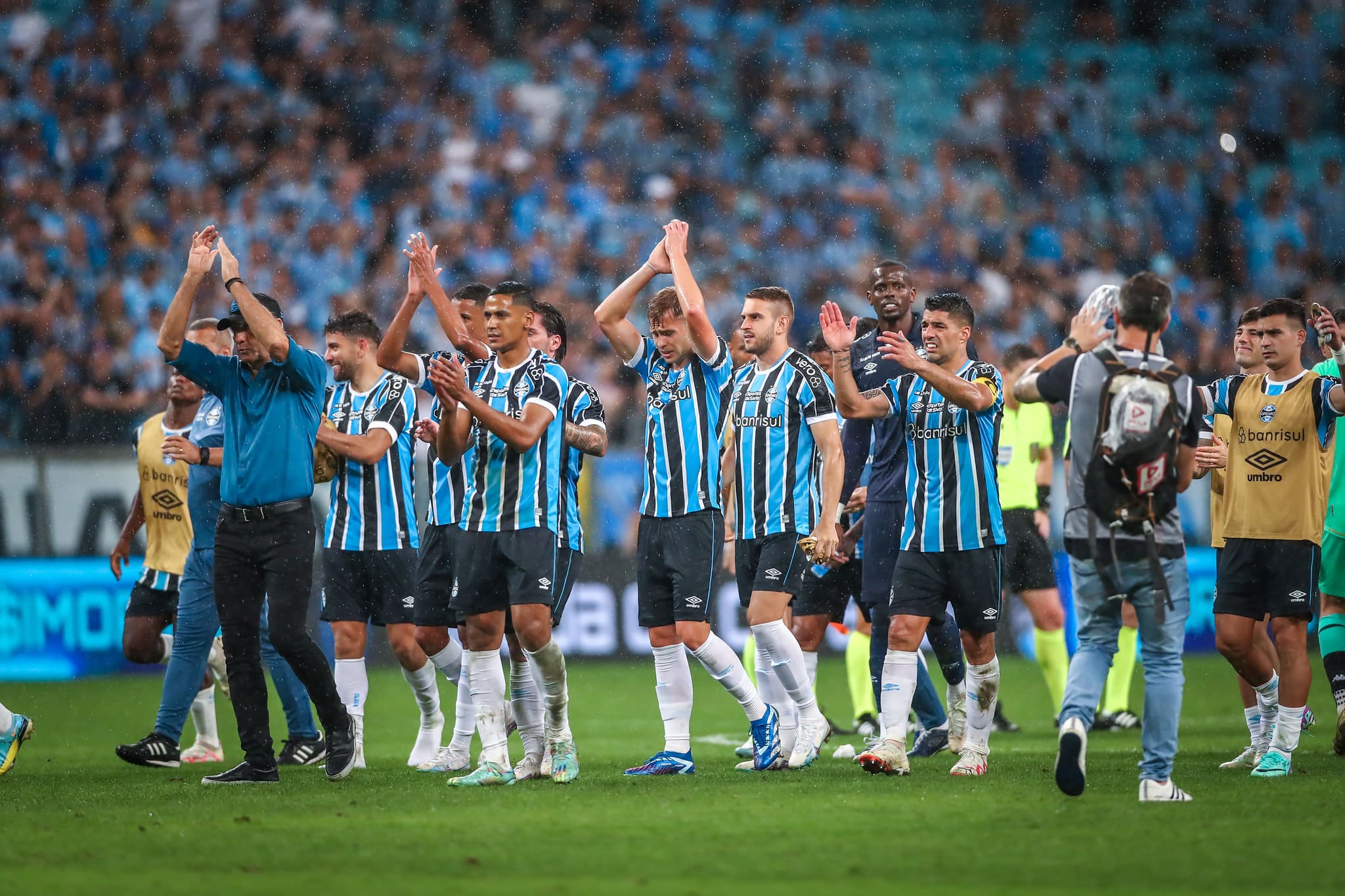 Sempre na parte de cima da tabela, Gr&ecirc;mio teve um vice-campeonato brasileiro para ser celebrado