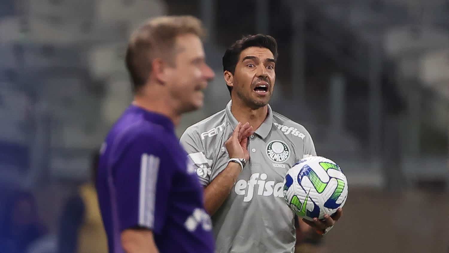 &lsquo;Preciso de f&eacute;rias, &eacute; muito dif&iacute;cil para mim&rsquo;: Abel, o campe&atilde;o de tudo, deixa futuro aberto no Palmeiras