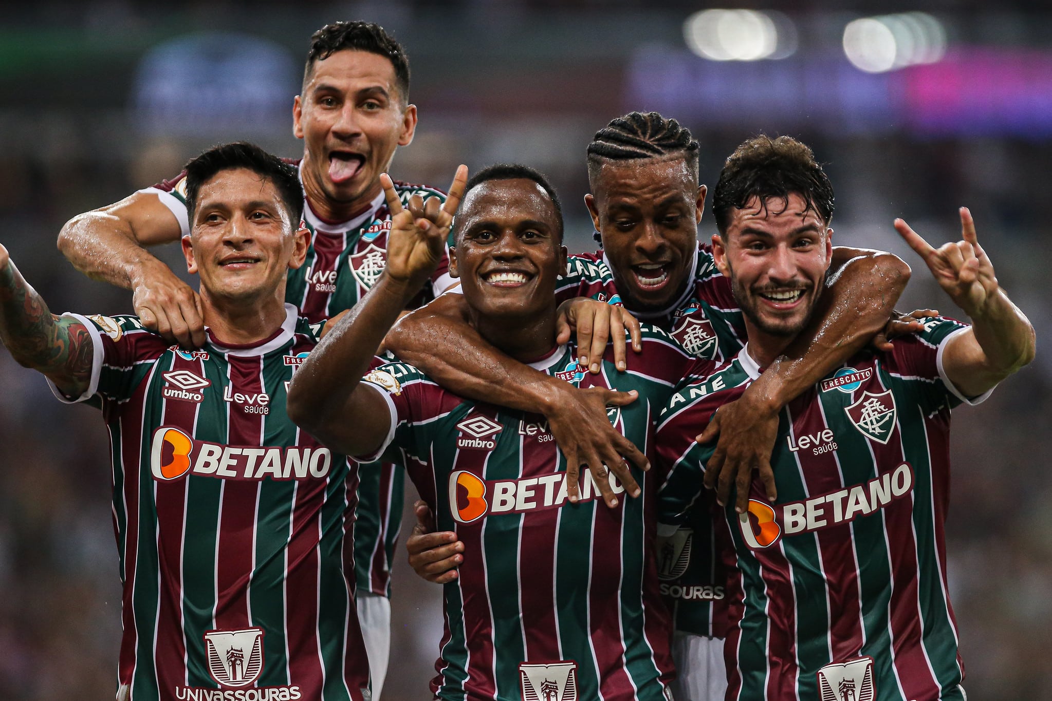 Jogadores do Fluminense comemoram gol de Arias, que abriu o placar no Maracan&atilde; - Foto: MARCELO GON&Ccedil;ALVES / FLUMINENSE FC
