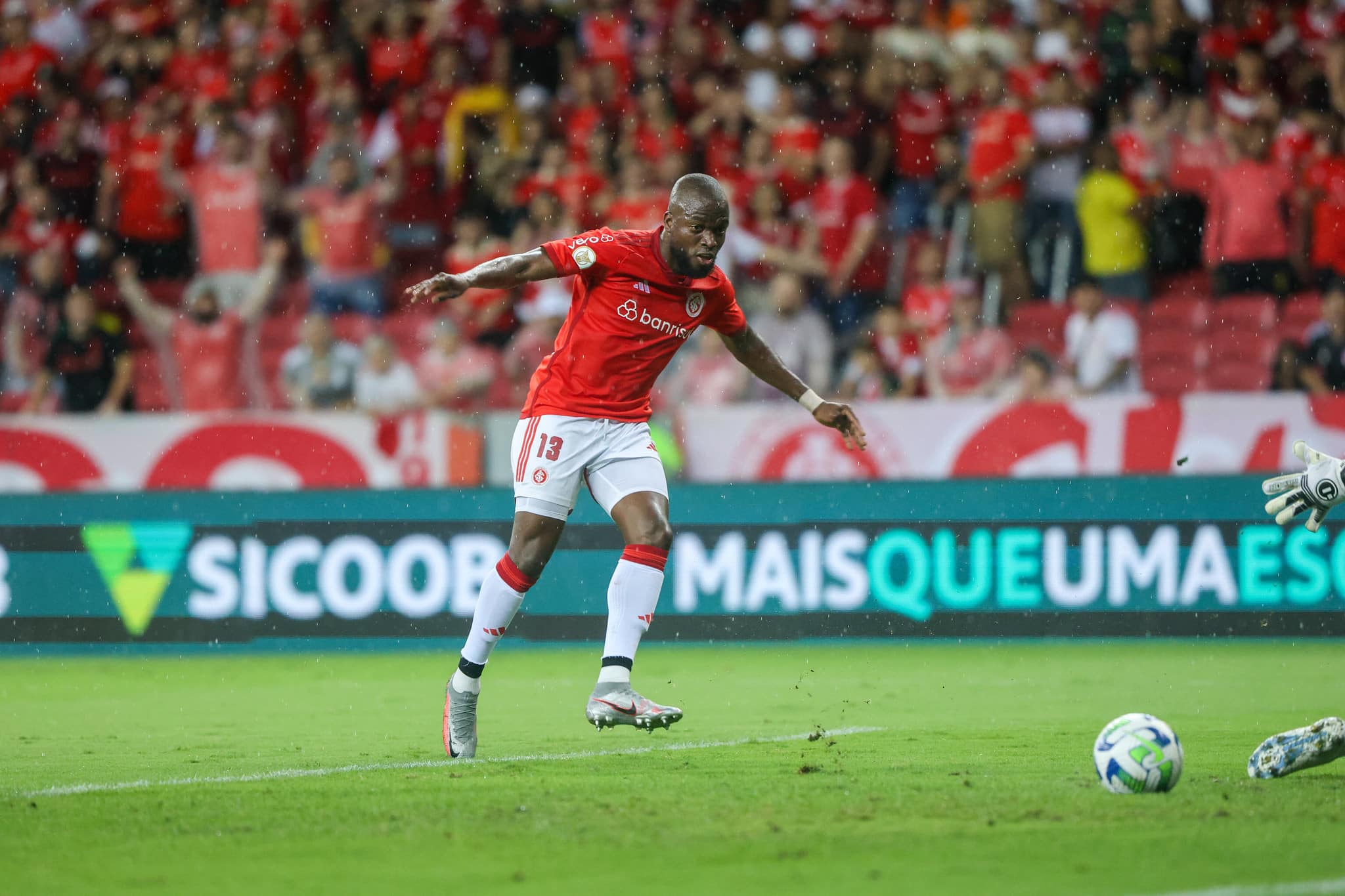 Fluminense &agrave; parte, Enner Valencia chegou para resolver problema que era o ataque do Internacional