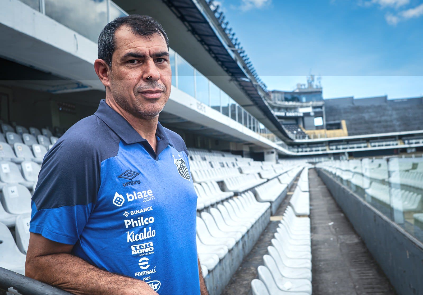 Ap&oacute;s sa&iacute;da conturbada, Carille retorna ao Santos com nova pol&ecirc;mica e admite problema com Edu Dracena