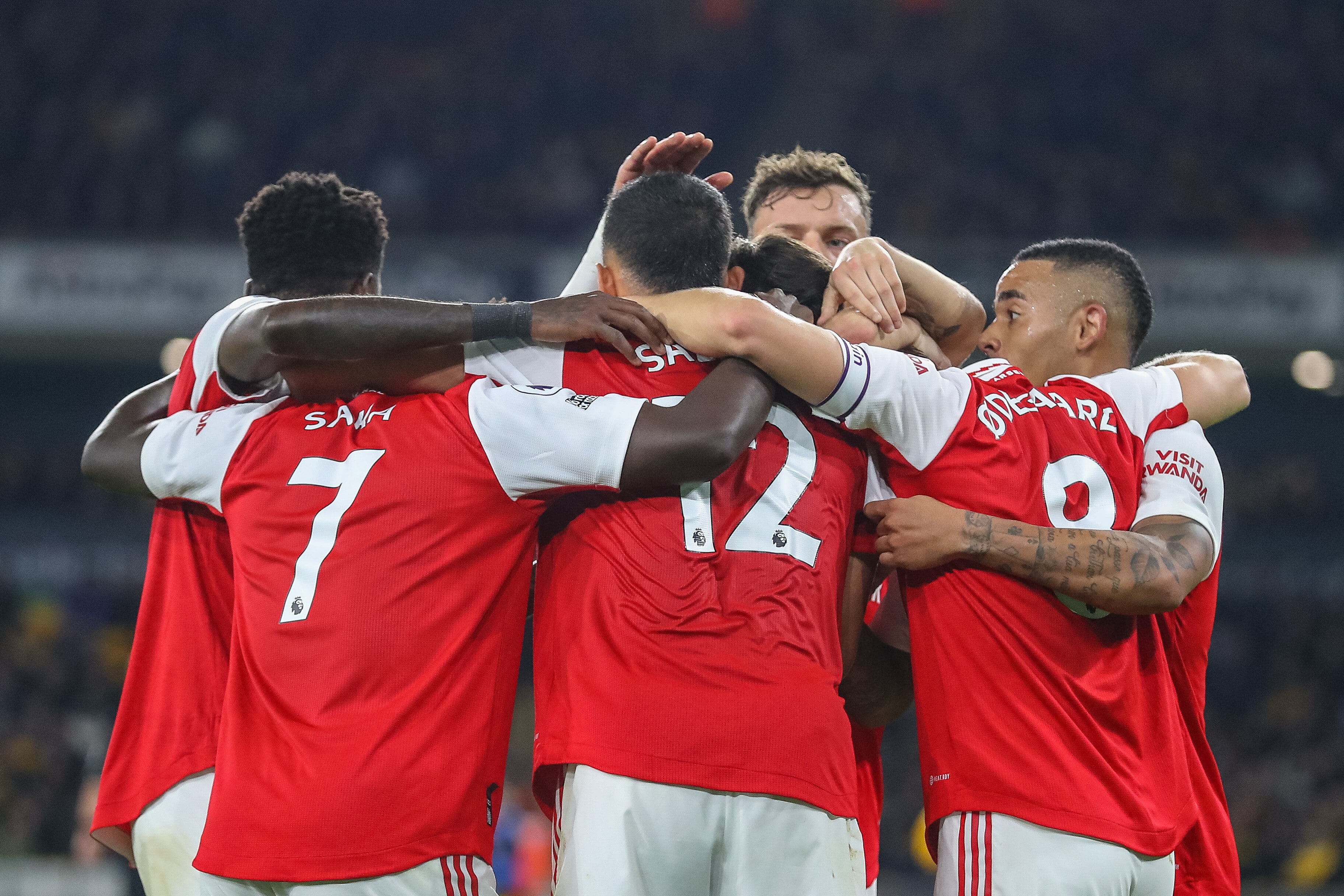 Arsenal tem come&ccedil;o avassalador, bate Wolverhampton e se mant&eacute;m na lideran&ccedil;a da Premier League