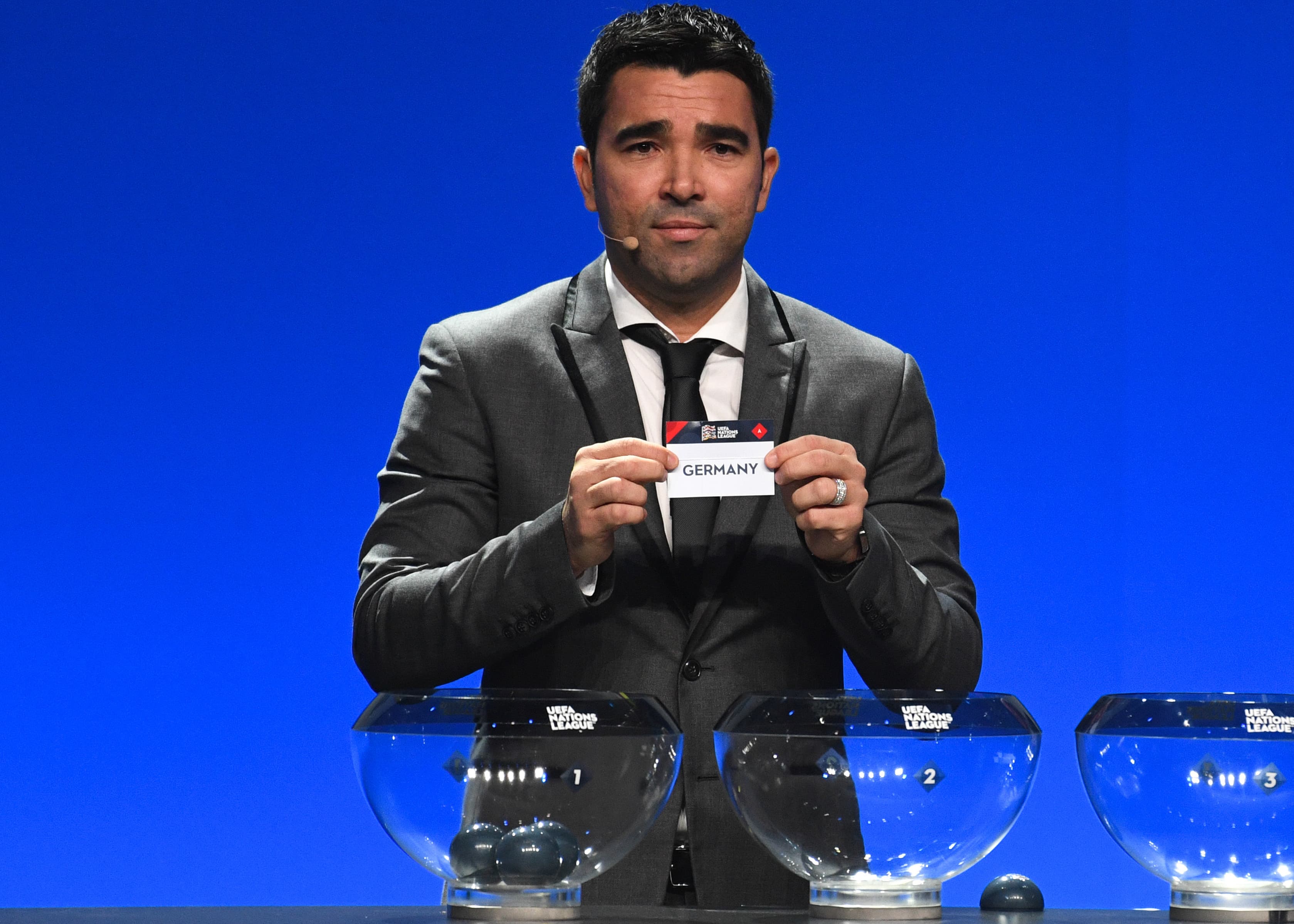 Buraco do Barcelona n&atilde;o tem fim e Deco faz grave acusa&ccedil;&atilde;o contra De Jong