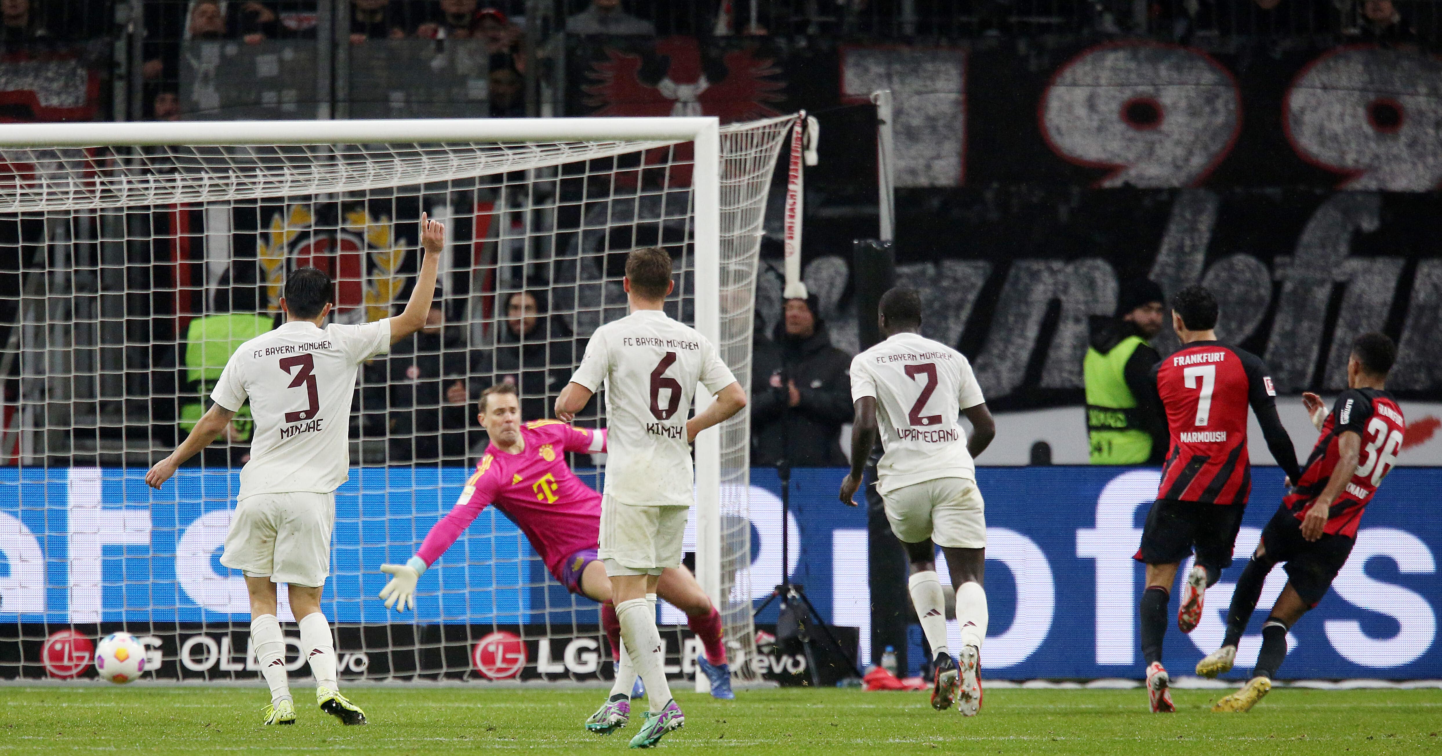 Eintracht Frankfurt tenta o troco e atropela o Bayern de Munique na Bundesliga