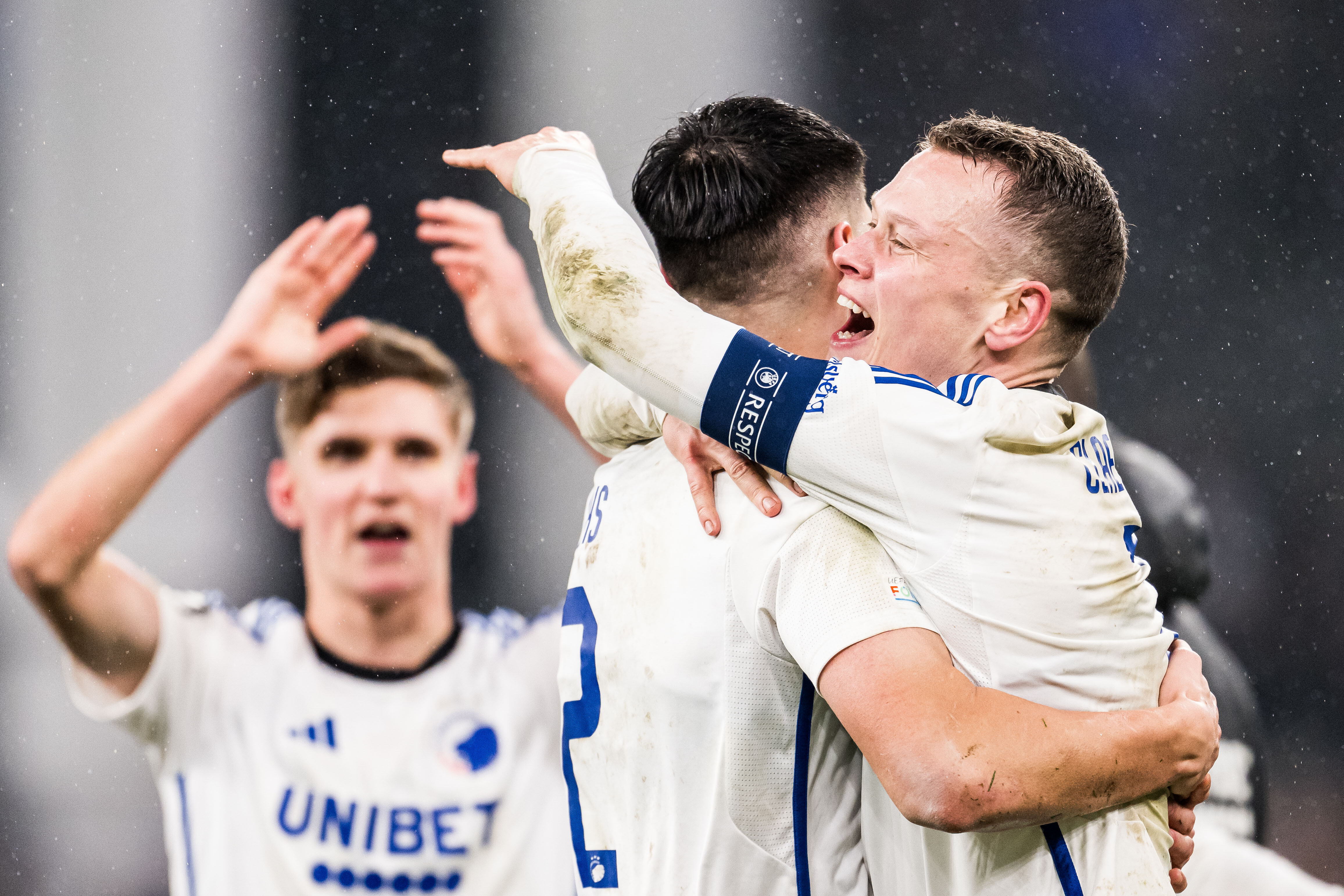 Joguem como bebemos e tal: Copenhagen levou isso a s&eacute;rio e deu cerveja aos torcedores ap&oacute;s ir &agrave;s oitavas da Champions