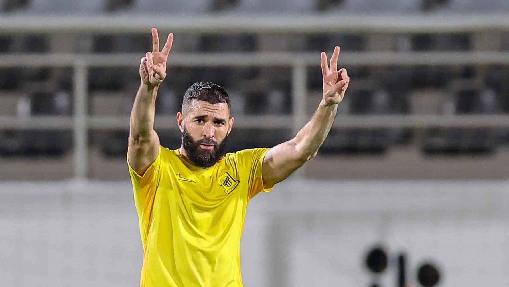 Benzema n&atilde;o se desculpa, mas d&aacute; desculpa para o atraso que causou mal-estar no Al-Ittihad