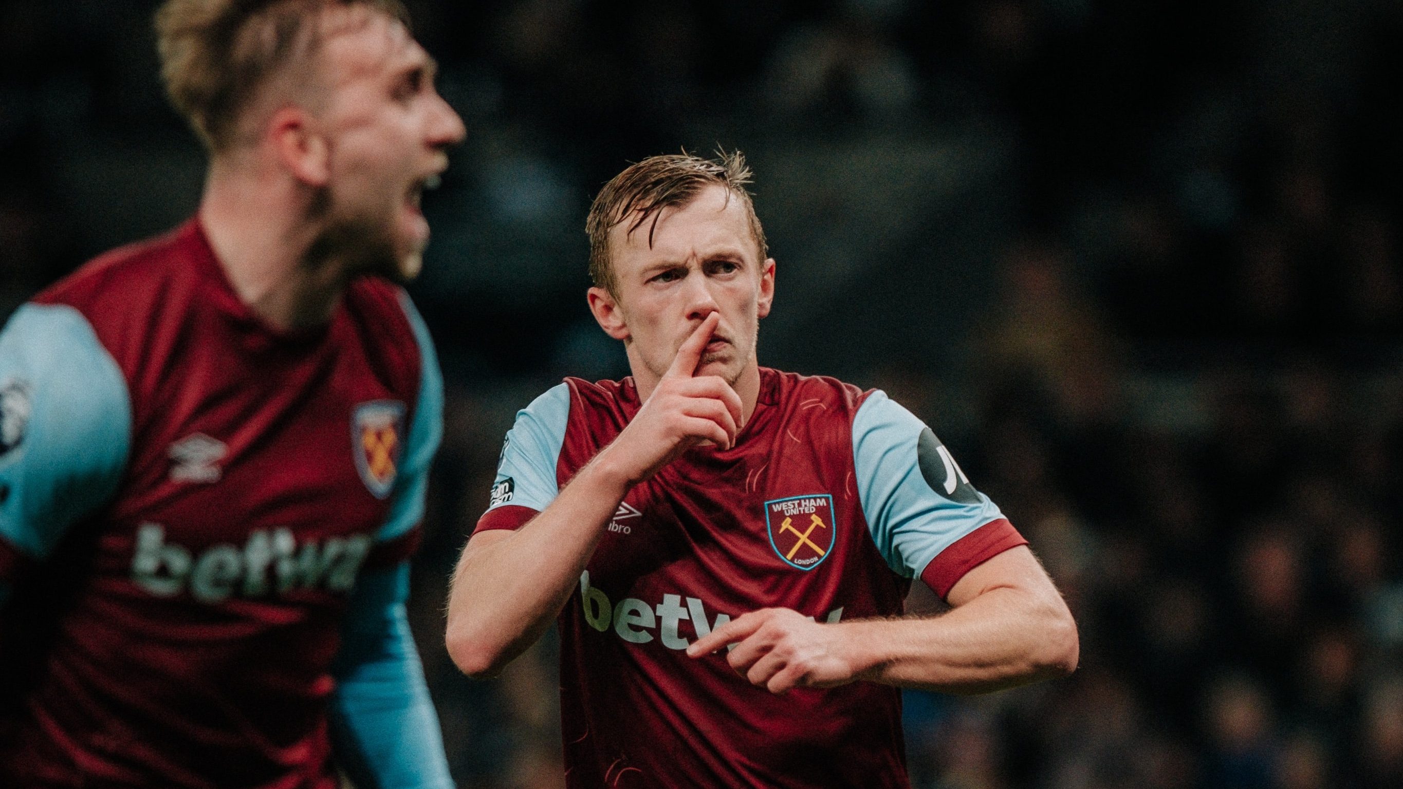 Tottenham n&atilde;o aproveita o dom&iacute;nio inicial, leva a virada do West Ham e segue afundando