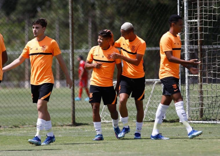 Às vésperas da Copinha, Corinthians encerra preparação com ‘reforço’ do profissional para encerrar jejum
