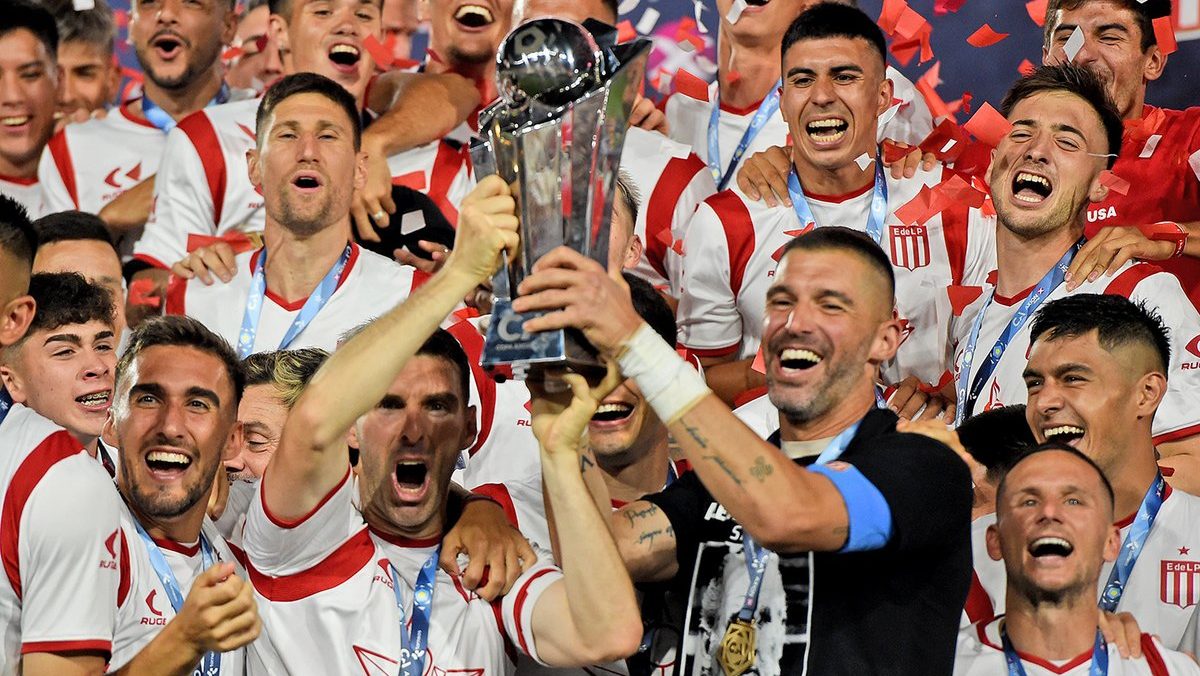 O Estudiantes se despediu de &iacute;dolos hist&oacute;ricos e encerrou jejum de 13 anos com t&iacute;tulo in&eacute;dito da Copa Argentina