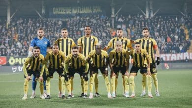 Na retomada do Campeonato Turco ap&oacute;s agress&atilde;o a &aacute;rbitro, Istanbulspor abandona jogo por p&ecirc;nalti n&atilde;o marcado
