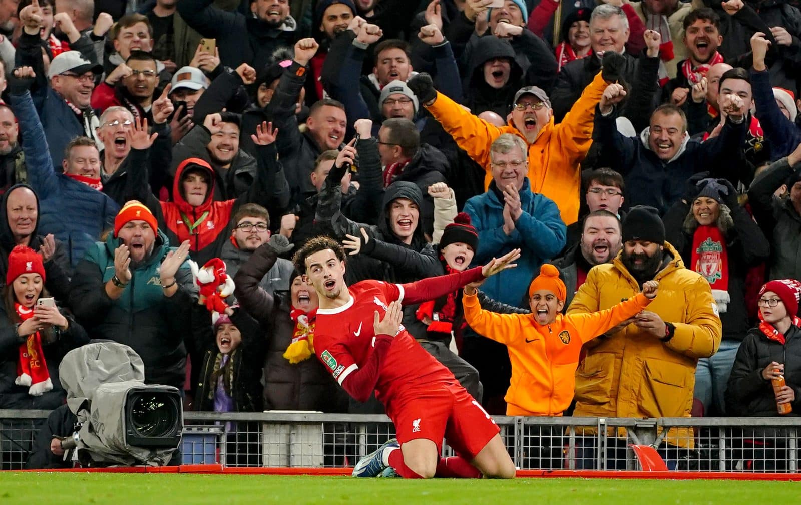 Liverpool massacra West Ham, faz 5 a 1 em jogo de gola&ccedil;os, e est&aacute; na semifinal da Copa da Liga