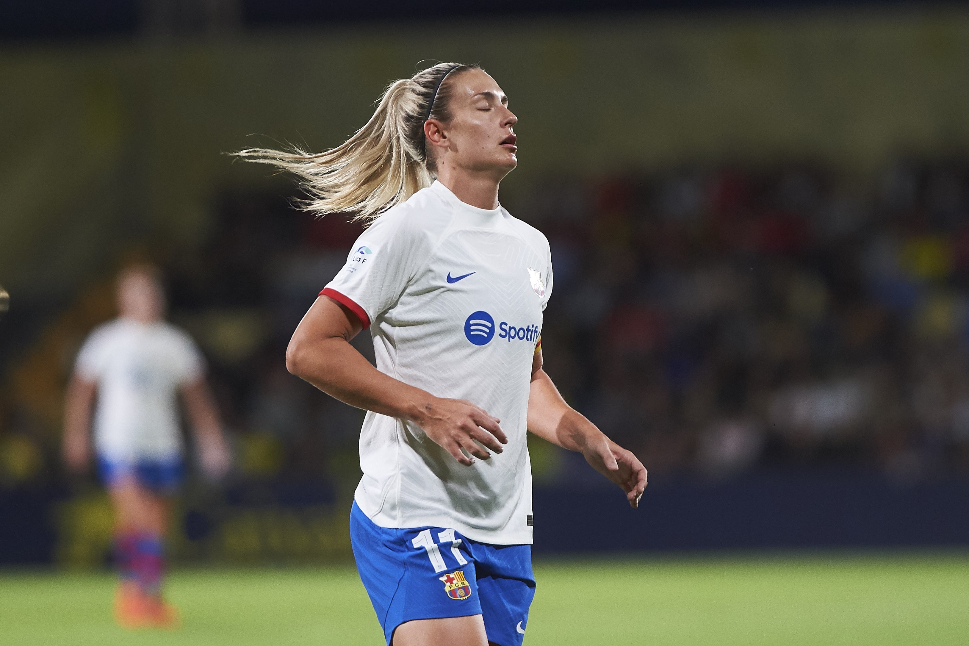 Alexia Putellas, do Barcelona, vai passar por nova cirurgia no joelho ap&oacute;s falta violenta em jogo da Champions League