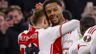 Em jogo de eliminados, Ajax supera o AEK em duelo movimentado e com falhas bizarras de goleiro
