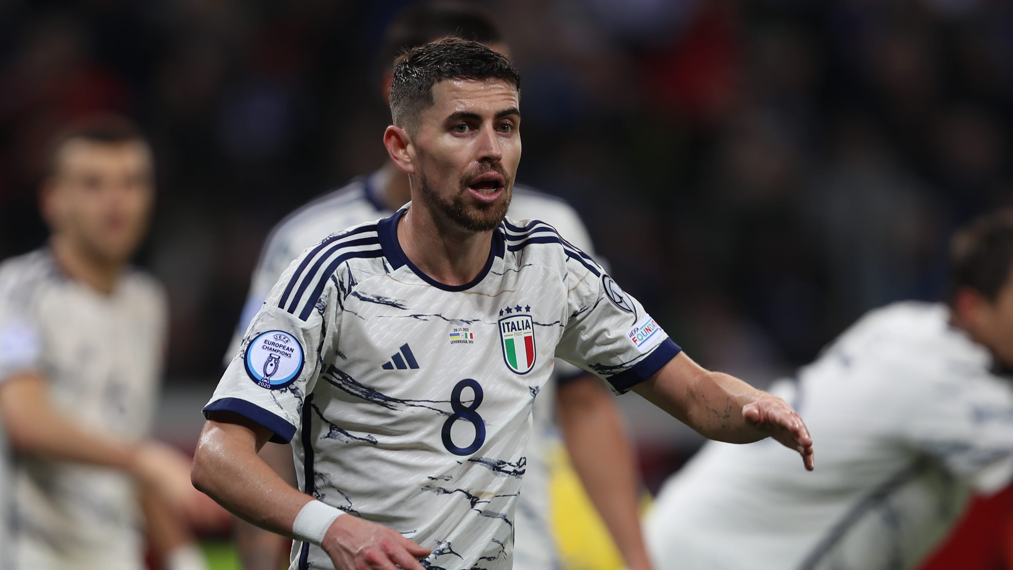 Tecnicamente brasileiro, taticamente e mentalmente italiano: como Jorginho se define