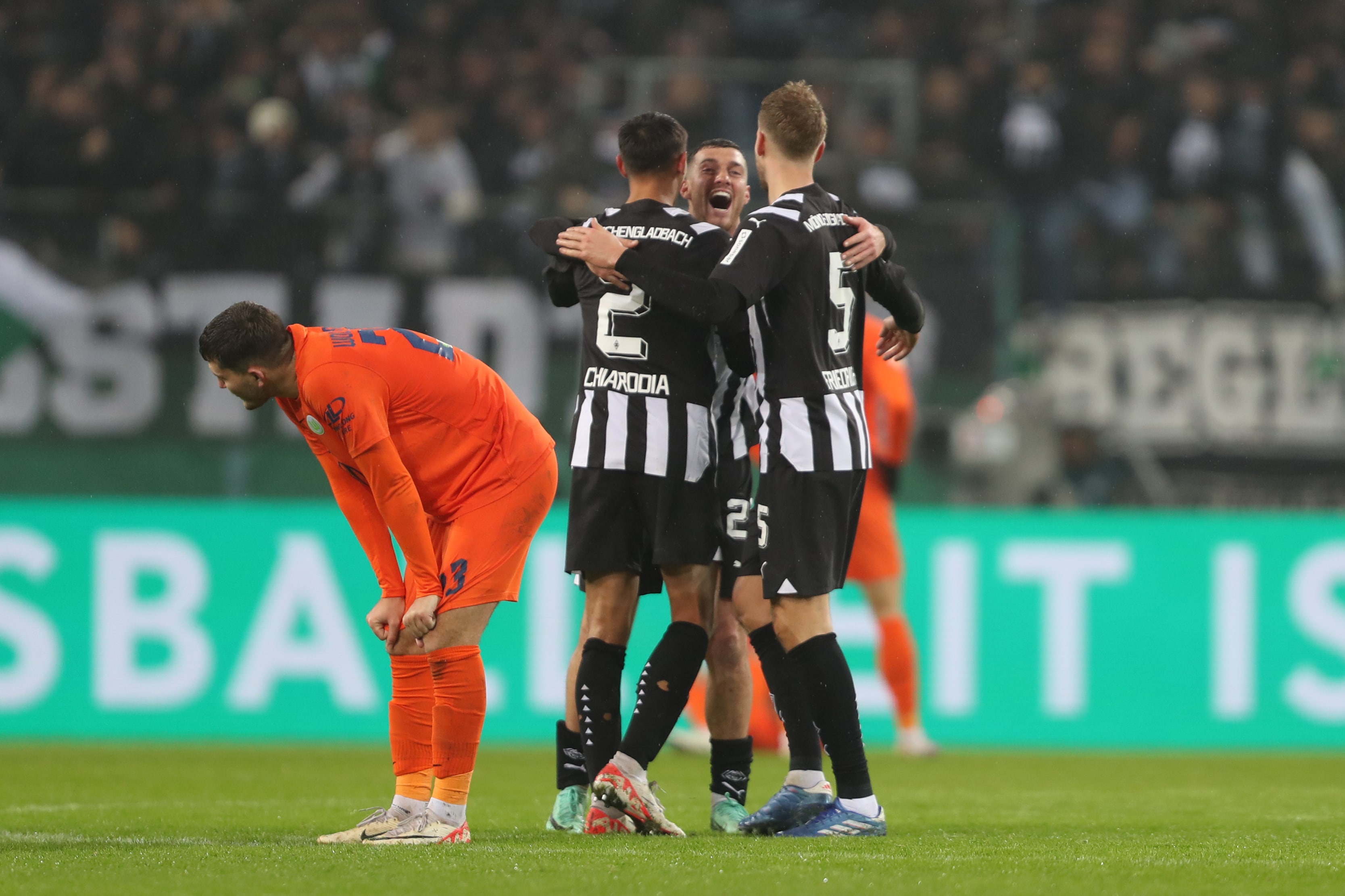 M&ouml;nchengladbach marca no &uacute;ltimo minuto da prorroga&ccedil;&atilde;o e elimina o Wolfsburg da Copa da Alemanha