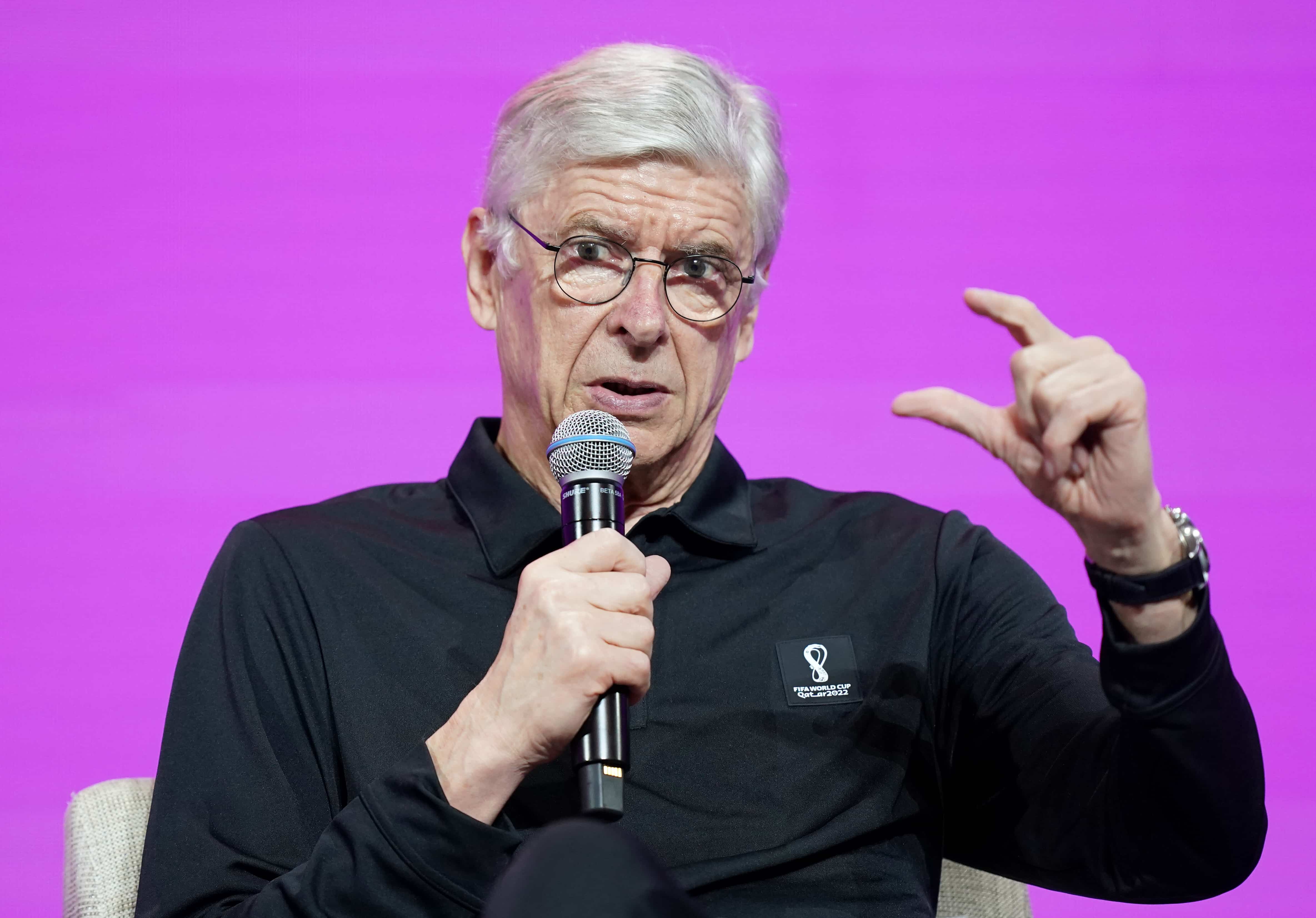 Arsene Wenger vai na contram&atilde;o de jogadores e defende novo Mundial expandido &mdash; quem est&aacute; certo?