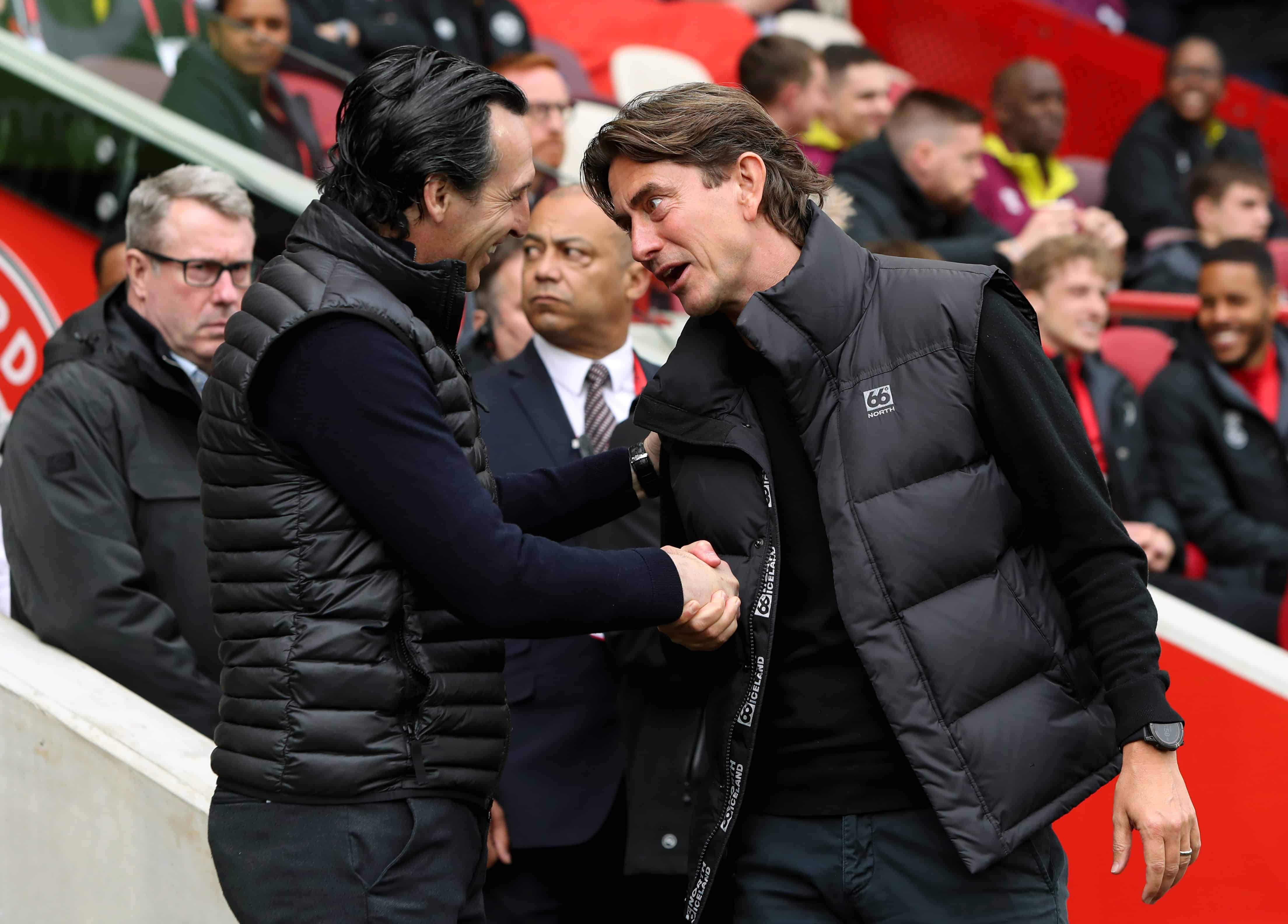 Unai Emery teima que Aston Villa n&atilde;o pensa no t&iacute;tulo da Premier League, mas jogo contra Brentford pode faz&ecirc;-lo mudar de ideia