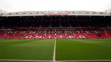 Crise sem fim: Manchester United &eacute; investigado ap&oacute;s frango cru ser servido em Old Trafford