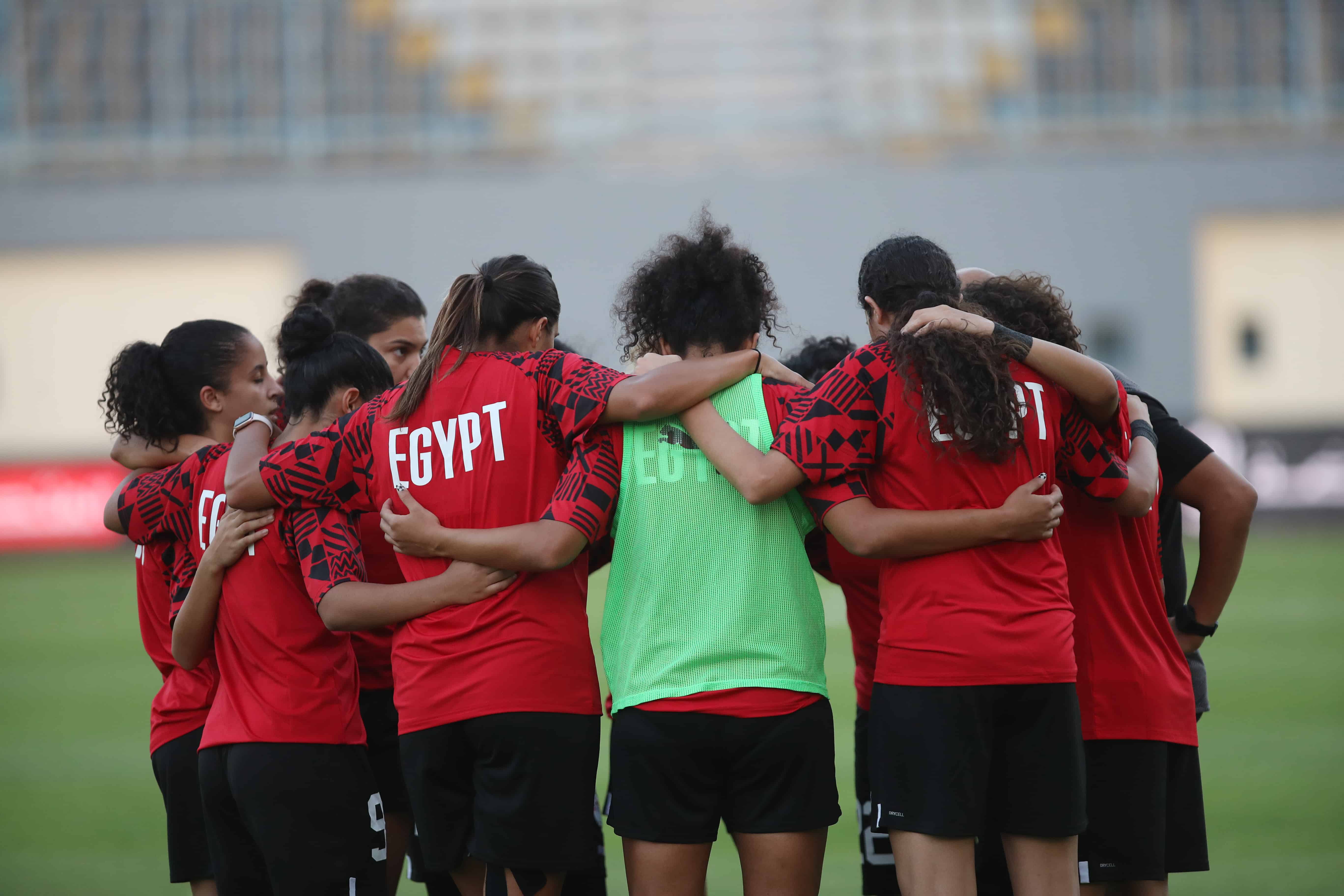 O contraste gritante entre os Fara&oacute;s e as Cle&oacute;patras: futebol feminino do Egito &eacute; prejudicado pelo machismo