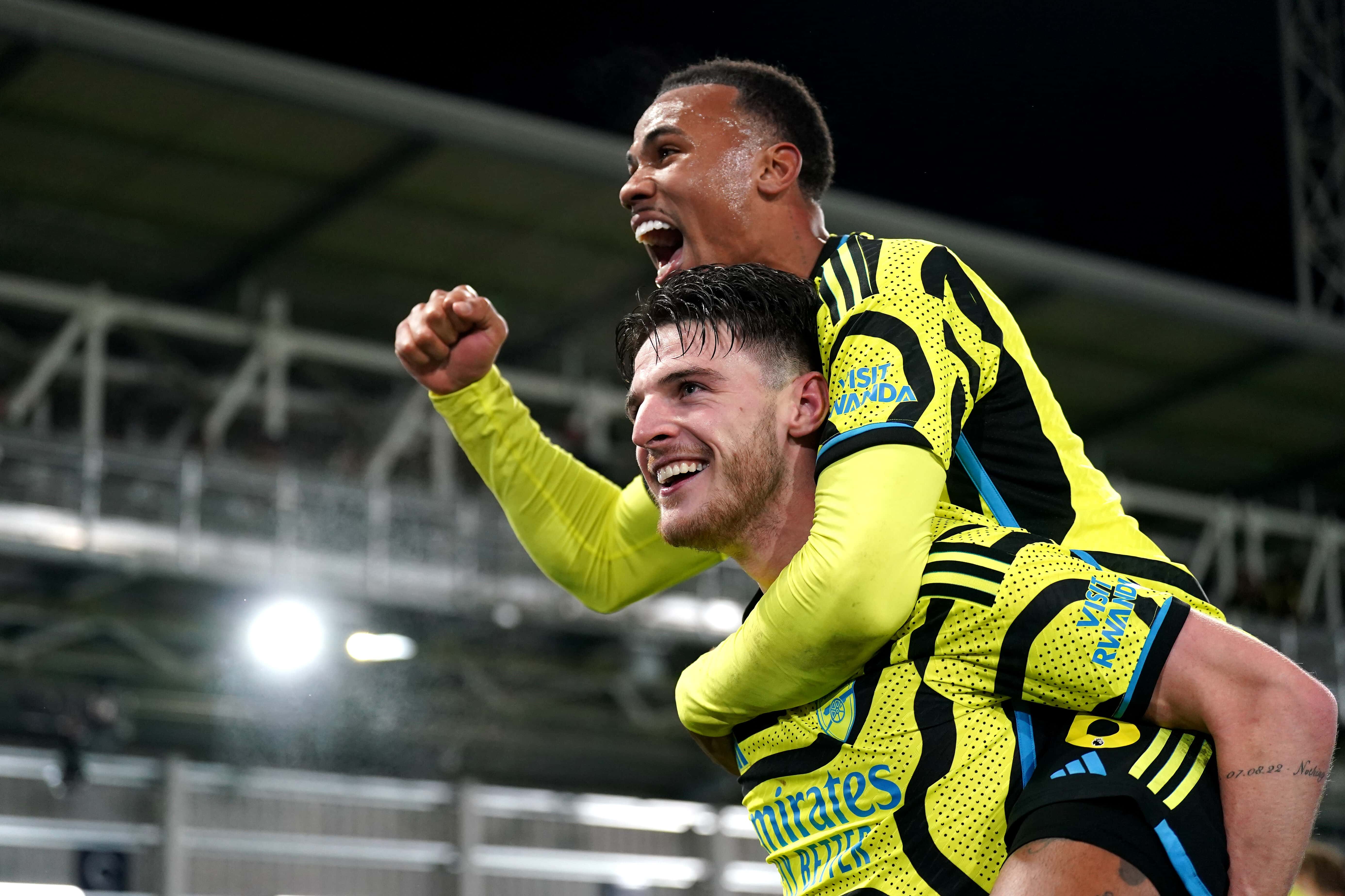 Rice mostra mais uma vez que Arsenal &eacute; o time dos acr&eacute;scimos em vit&oacute;ria contra o Luton Town