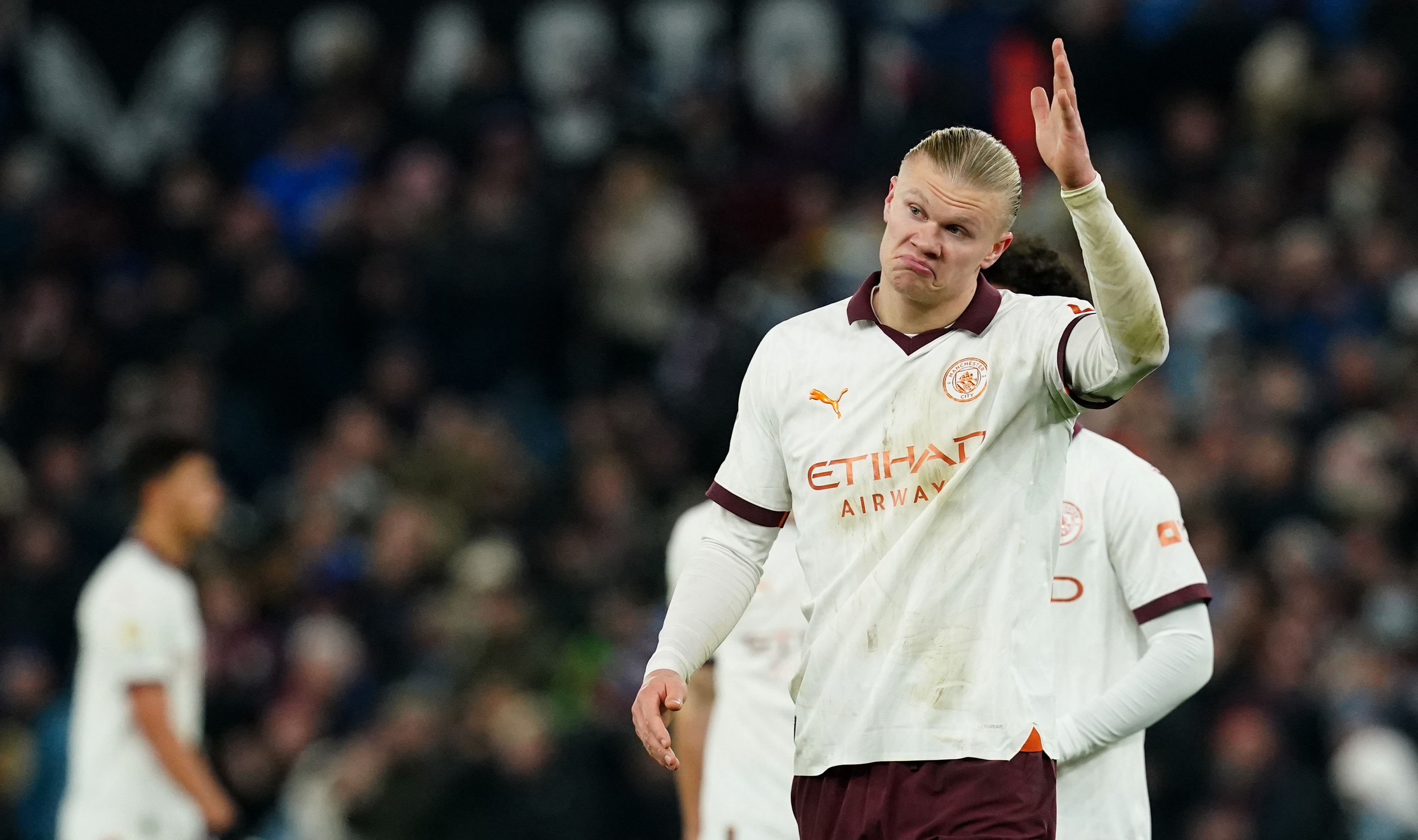 Haaland fora do Mundial? Guardiola ainda n&atilde;o sabe o que fazer com o atacante