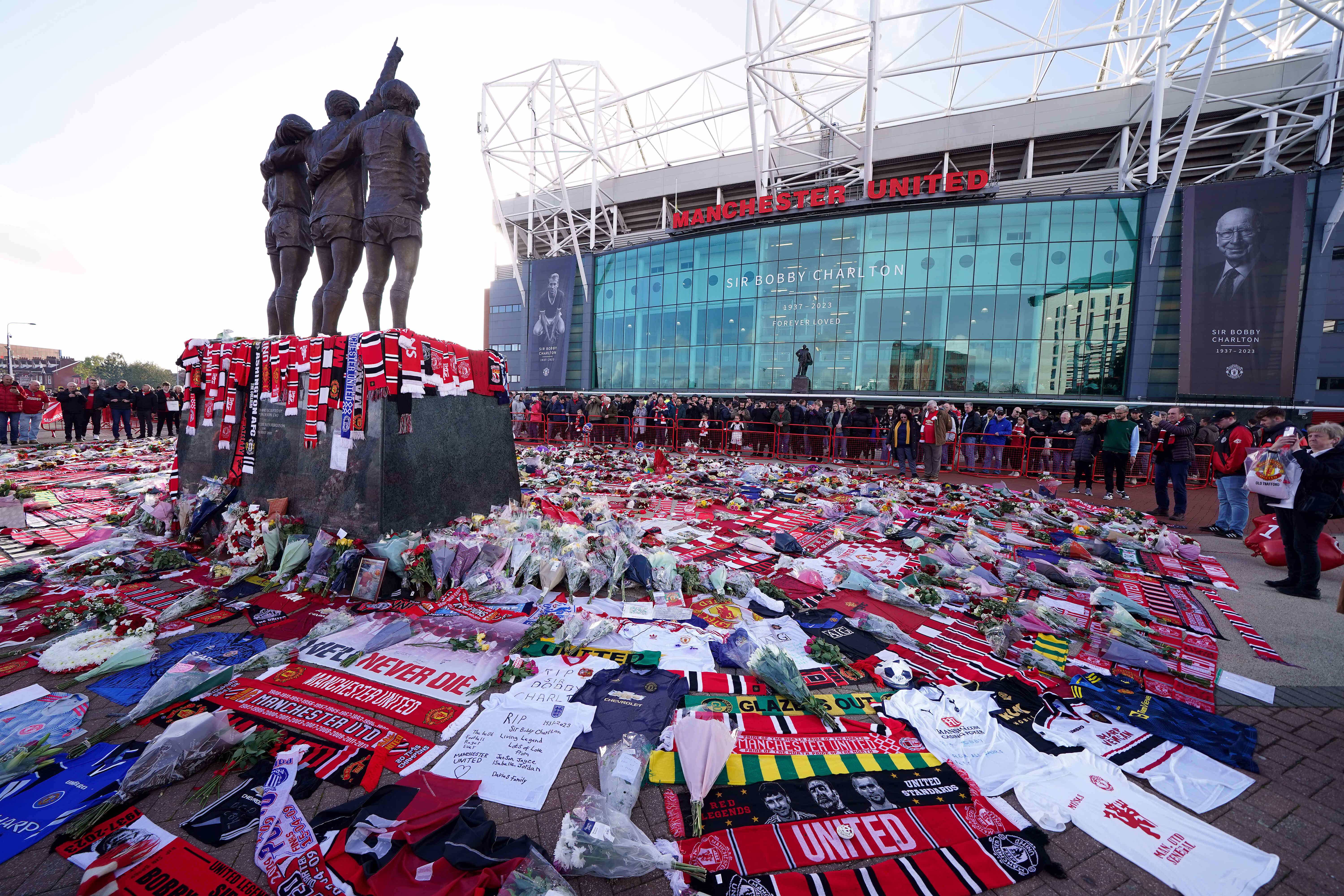 O que fazer com Old Trafford? O Manchester United pode ter que demolir seu hist&oacute;rico est&aacute;dio