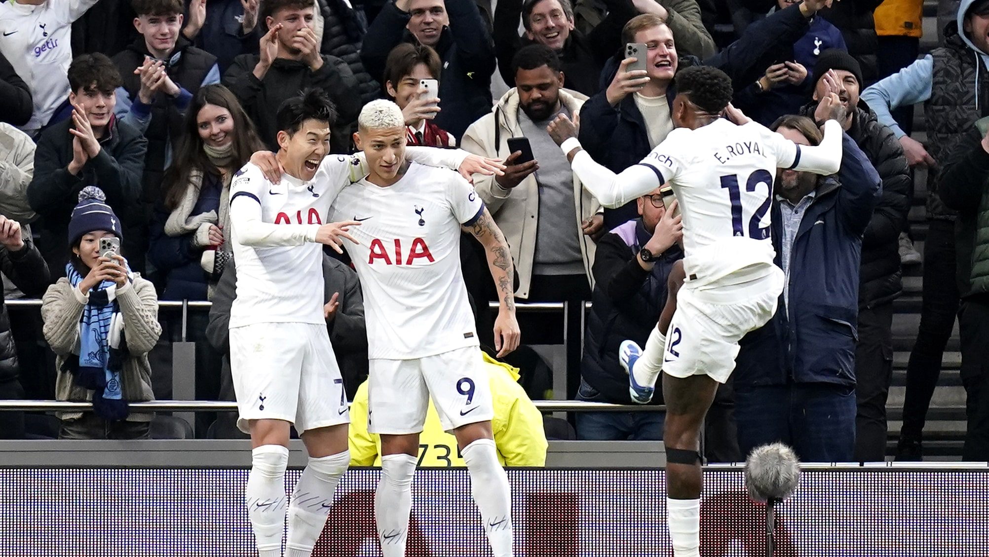 Richarlison marcou de novo, mas foi o goleiro Vicario quem garantiu a vit&oacute;ria do Tottenham sobre o Everton