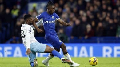 O calv&aacute;rio de Romeo Lavia: ap&oacute;s estrear com quatro meses de atraso, volante do Chelsea se machuca (de novo)